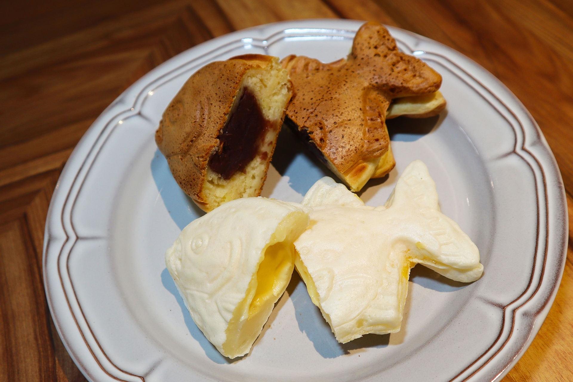 中身は小倉あんとクリームの2種