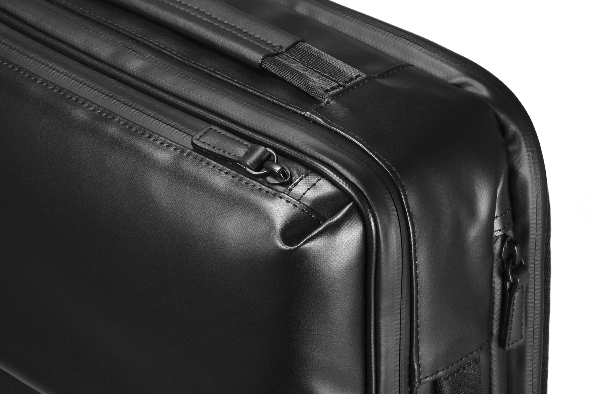 水の浸入を防ぐため、ファスナーをPUコーティングタイプに変更