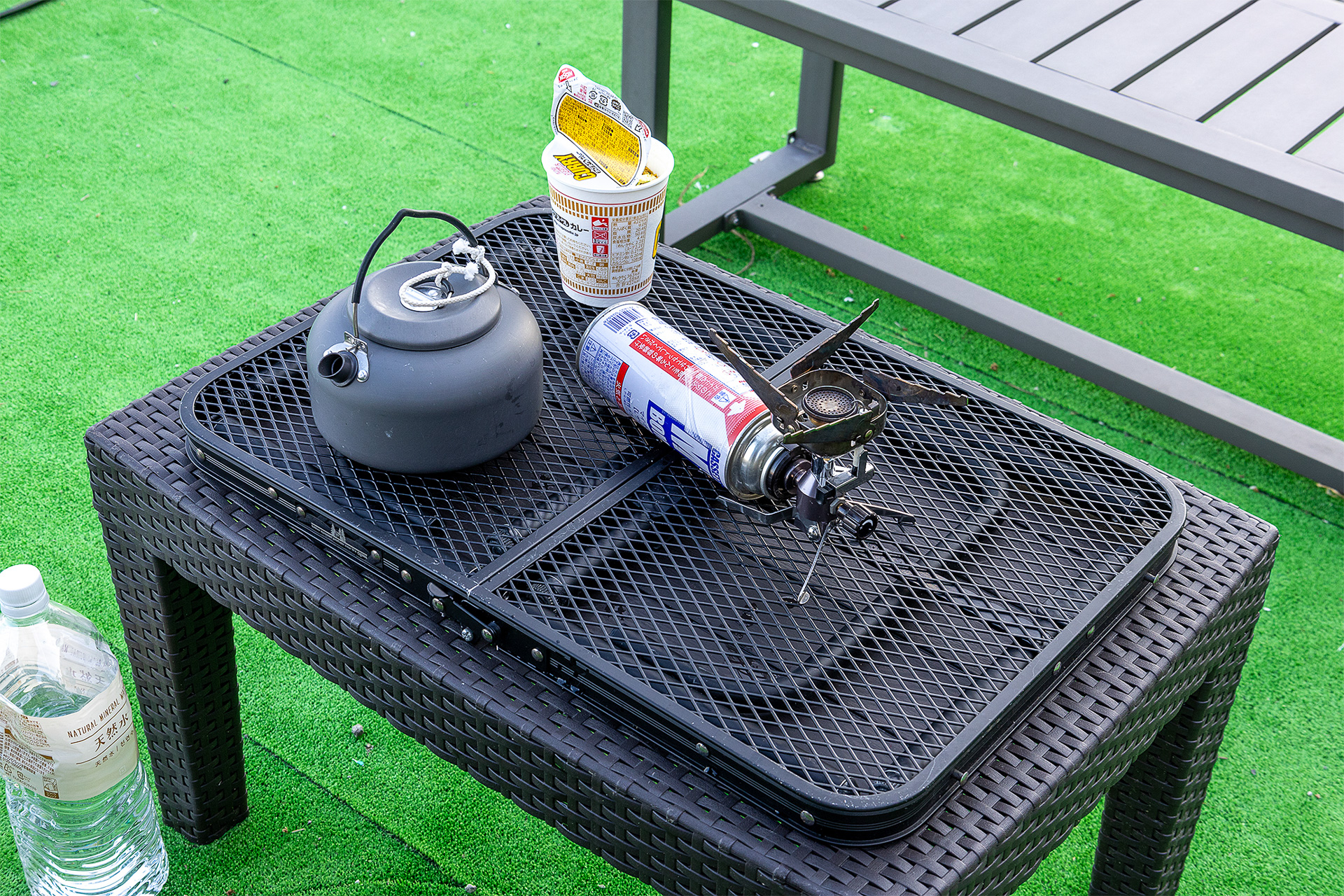 サイト1と2のテーブルは樹脂製なのでお湯を沸かしたケトルや鍋など熱を持ったものを直接置かないこと