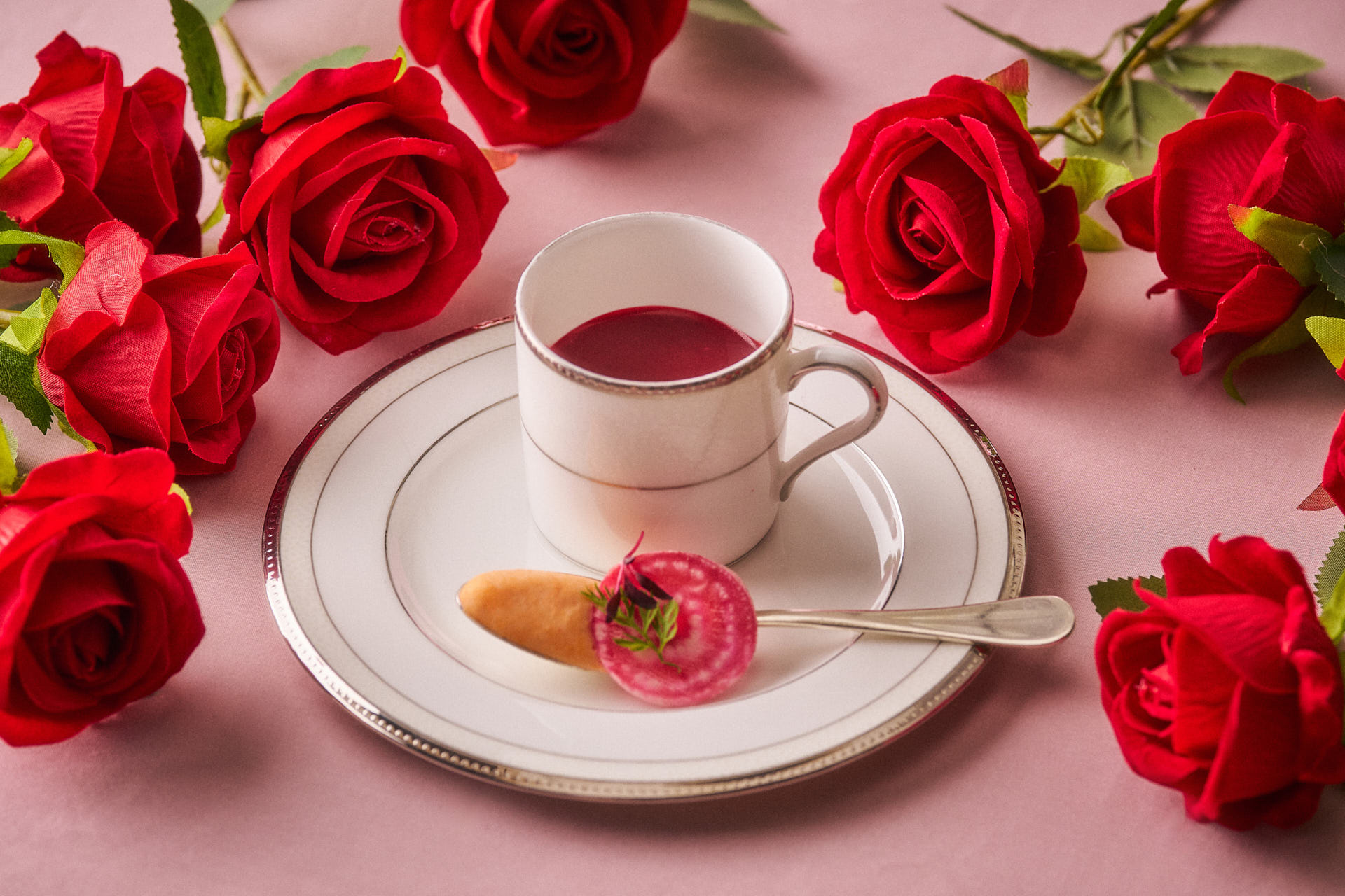 オマール海老のムース ビーツのビスク仕立て