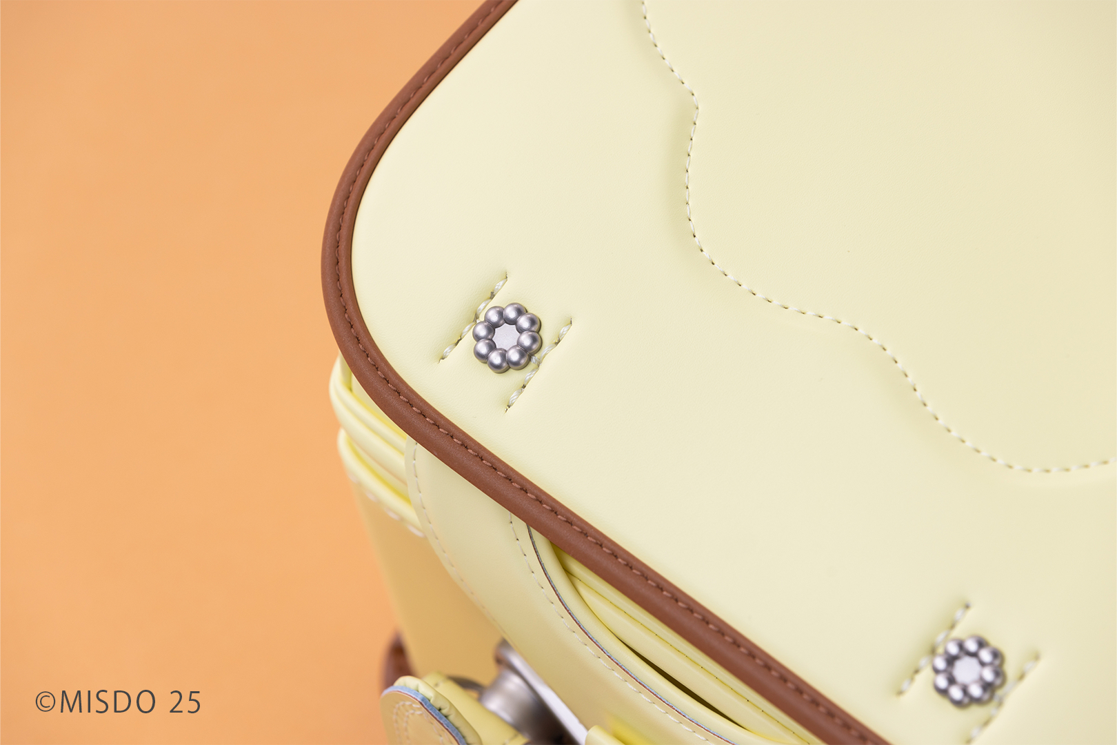 ポン・デ・リングの鋲