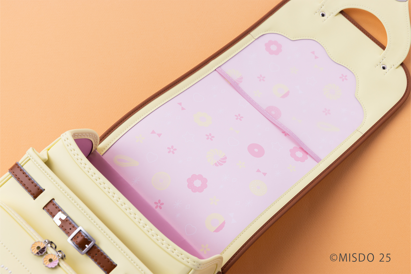 ドーナツ柄の内装