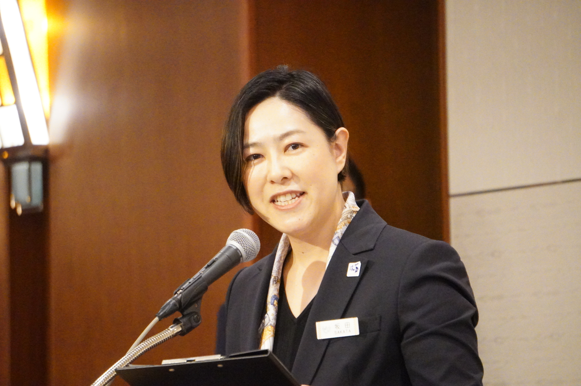 株式会社帝国ホテル 帝国ホテル 東京 プロジェクト推進部 京都開業準備室長 坂田玲子氏。「地域の皆さまに愛されてきた弥栄会館を一部保存・活用し、ホテルとして新たな息吹を与え、過去から現在、未来へと紡いでいくという想いを込めた事業」