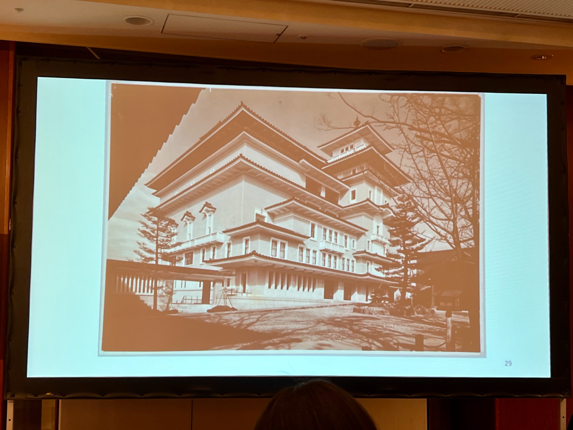 1936年（昭和11年）竣工当時の弥栄会館