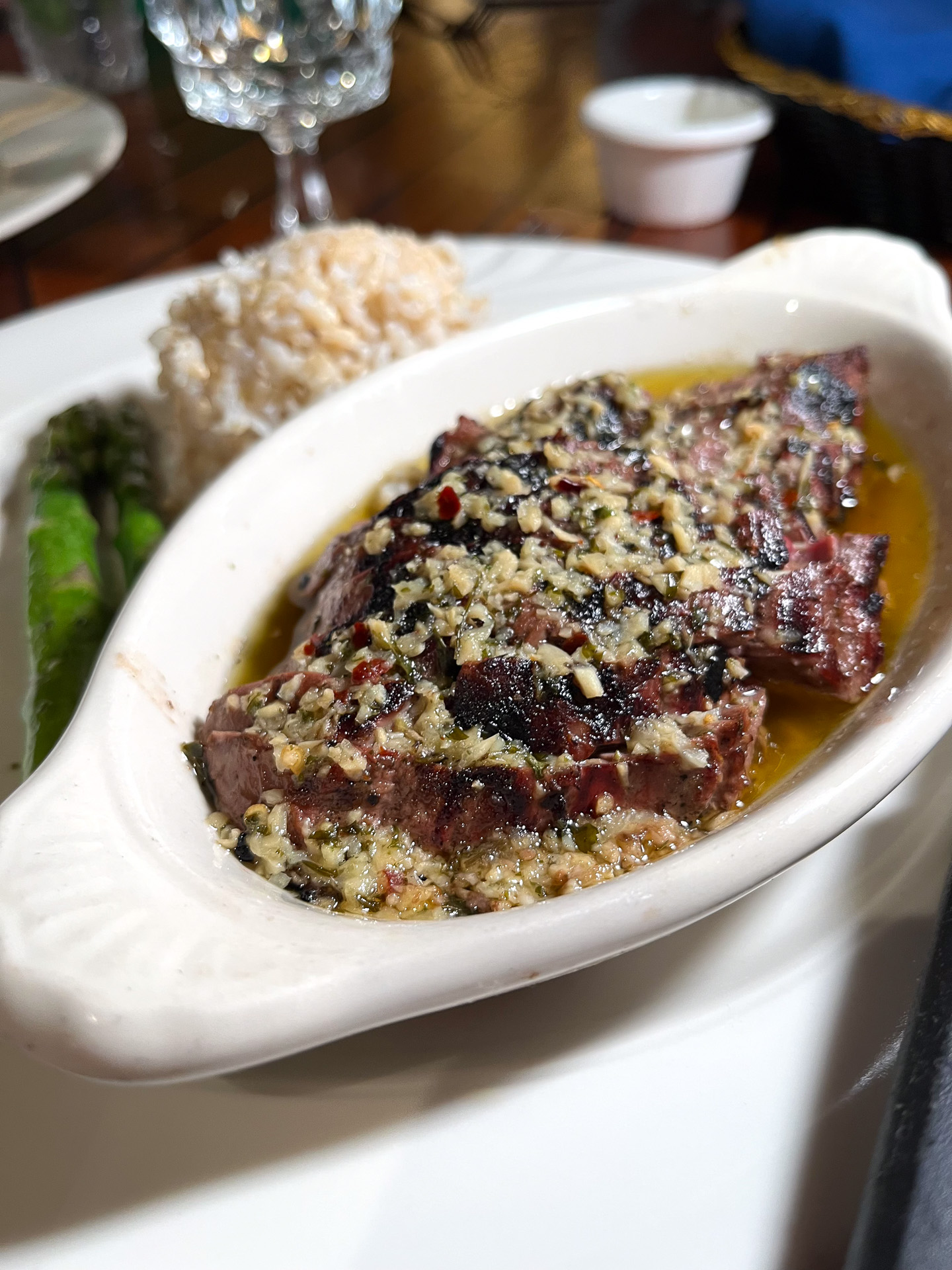 15時30分から17時30分までの限定コース（前菜、メイン、デザートで$55）からNYステーキ