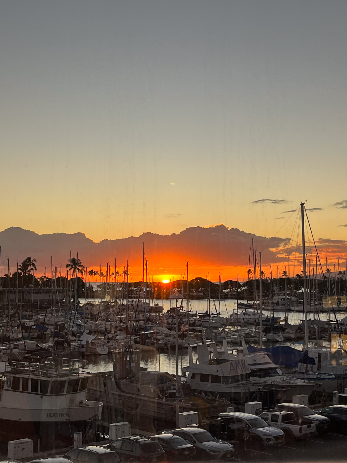 南西の海に沈む太陽