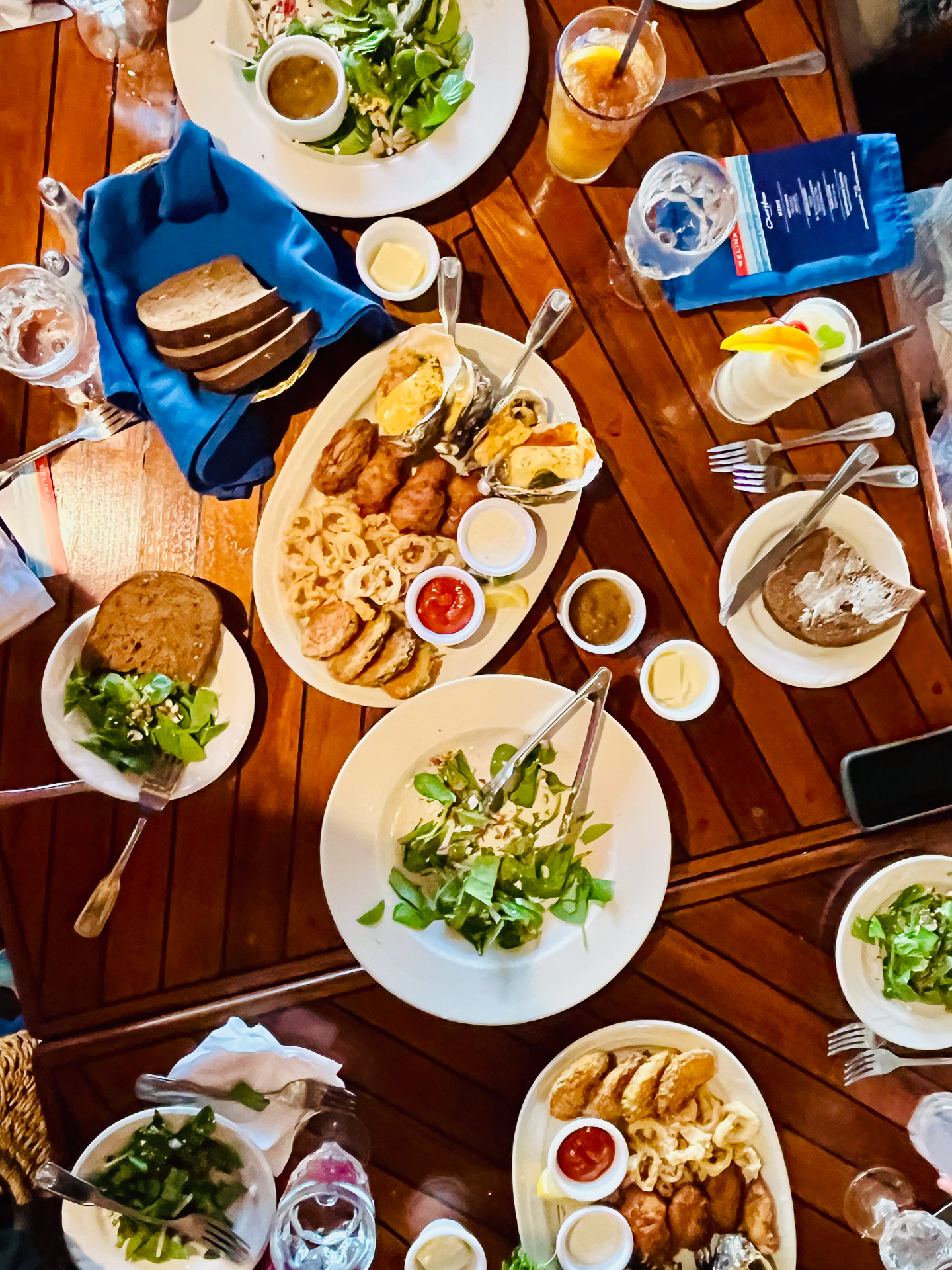 1皿の量が多いので大人数ならシェアしよう。少人数なら少量のオーダーで十分