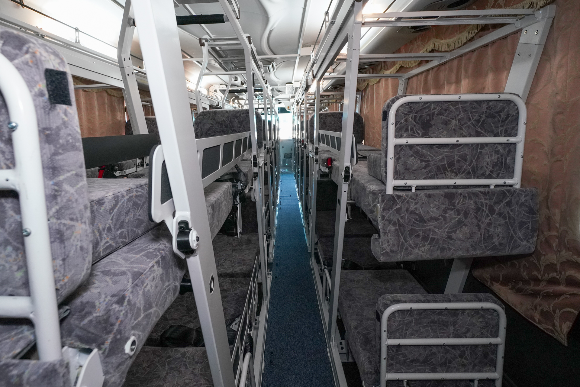 法令で定められた30cmの通路が設けられている