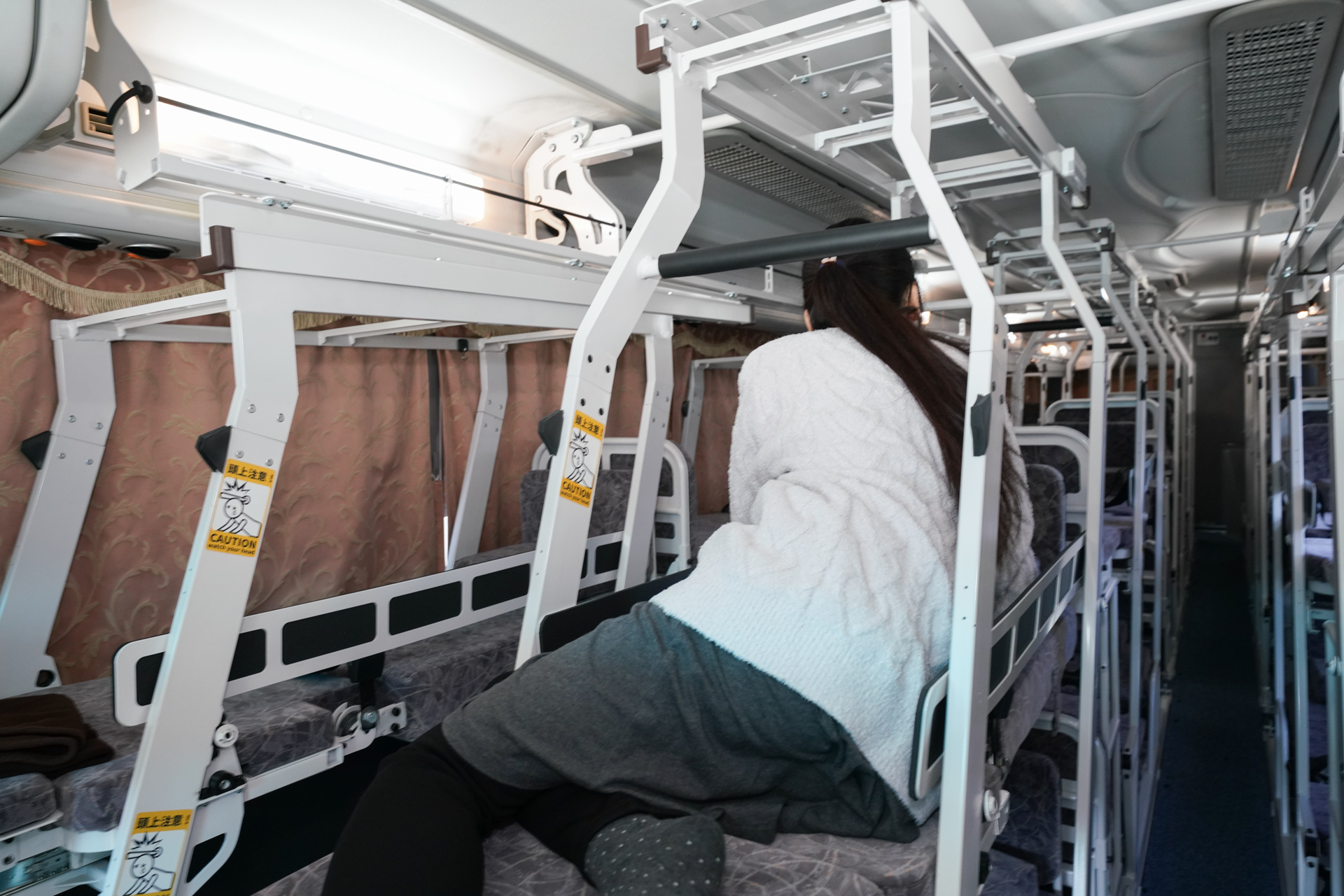 前方の上段は余裕がある