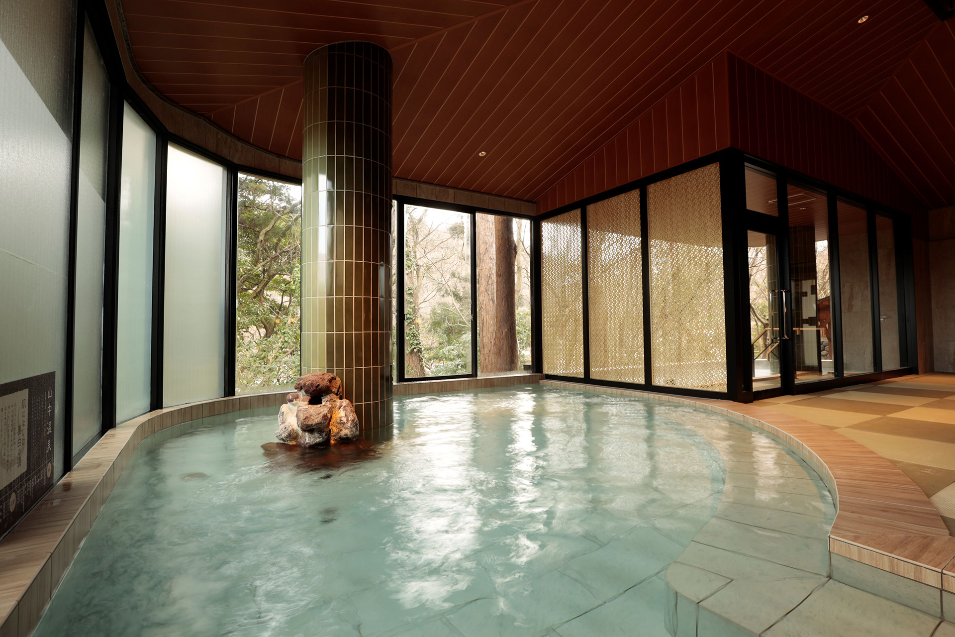 プレミアムラウンジ