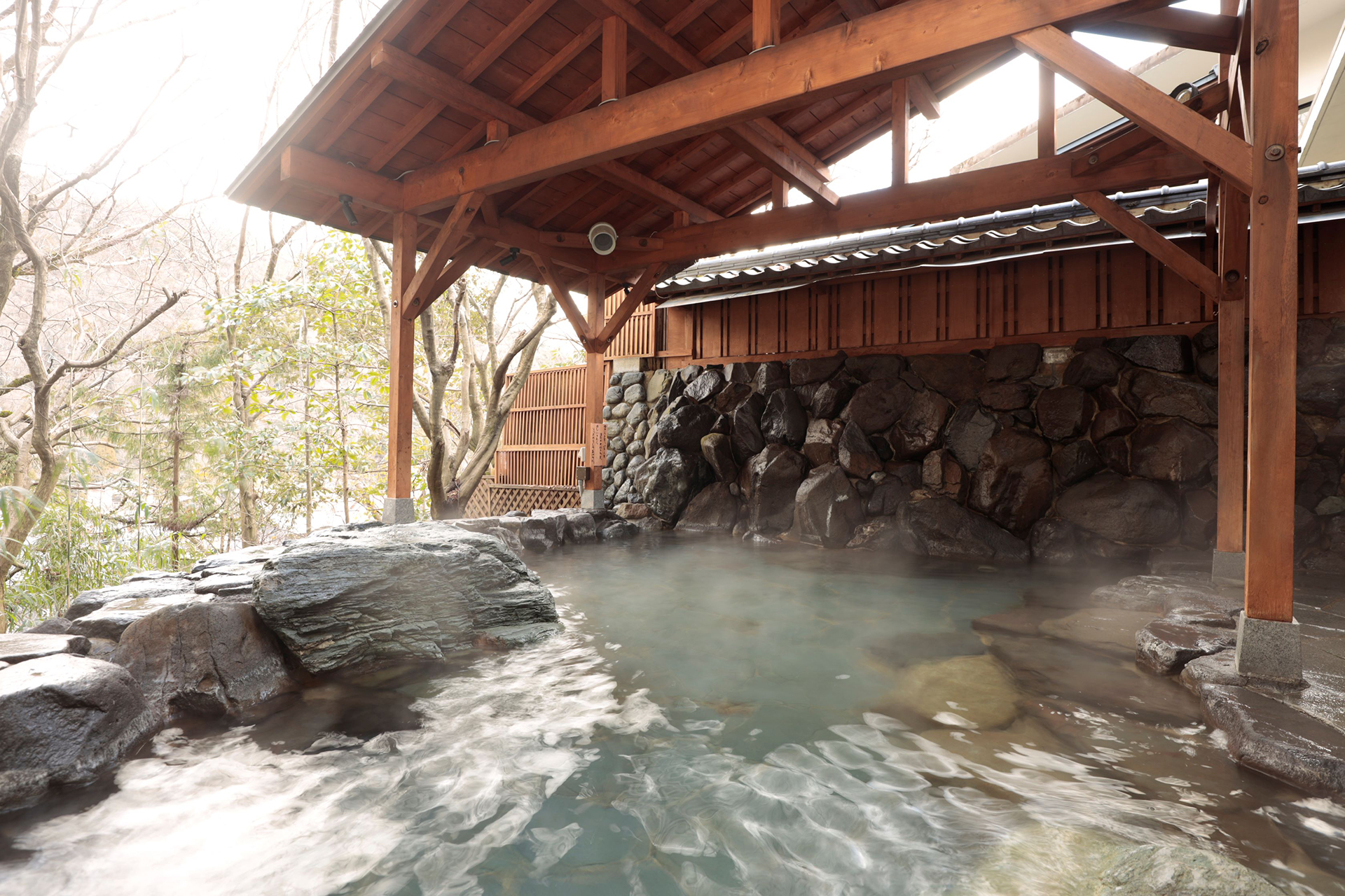 あやとりの湯の露天風呂