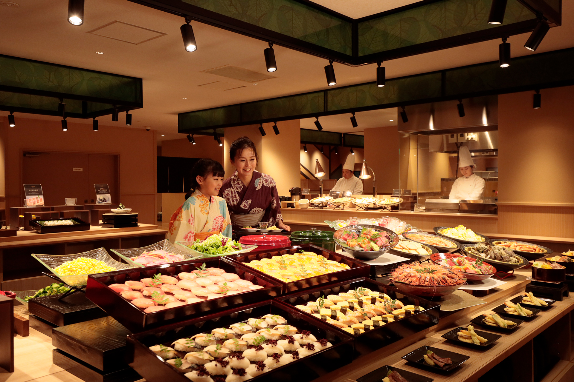 朝夕のバイキングでは地元の食材を使ったメニューが楽しめる