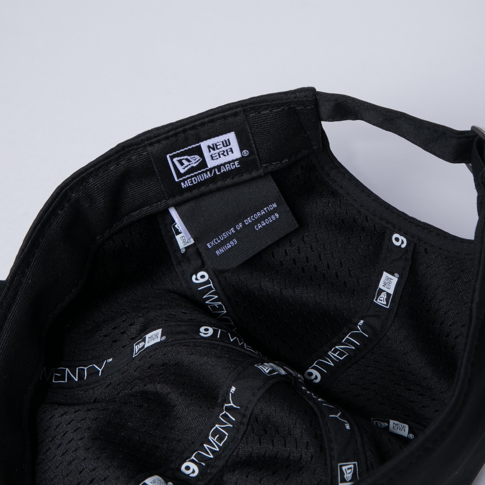 独自素材「ultimex」を使用し撥水性・透湿性・速乾性に優れる