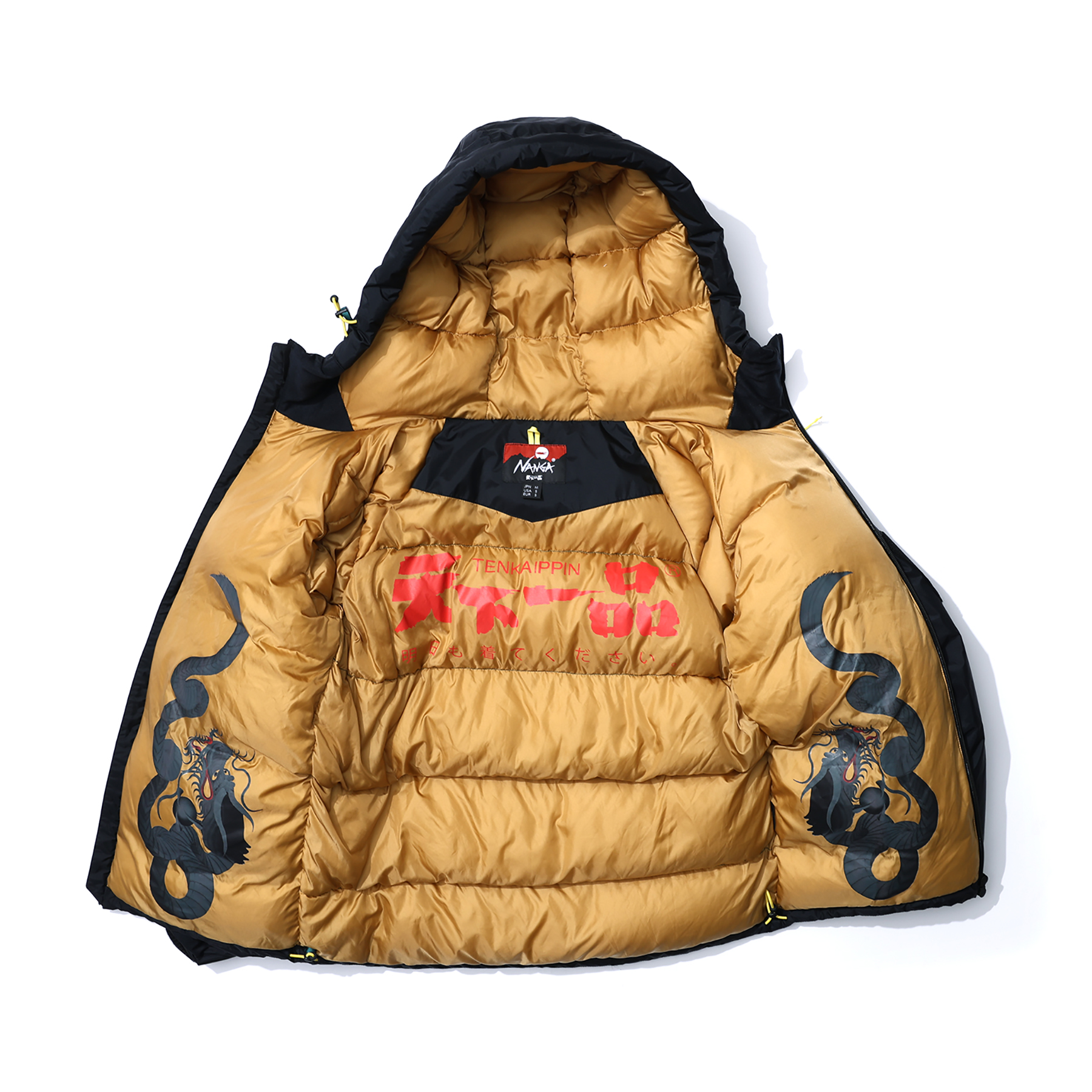 内側はこってりスープをイメージした色合い。「天下一品」のロゴと「明日も着てください。」のフレーズ、大きな一筆龍をデザイン