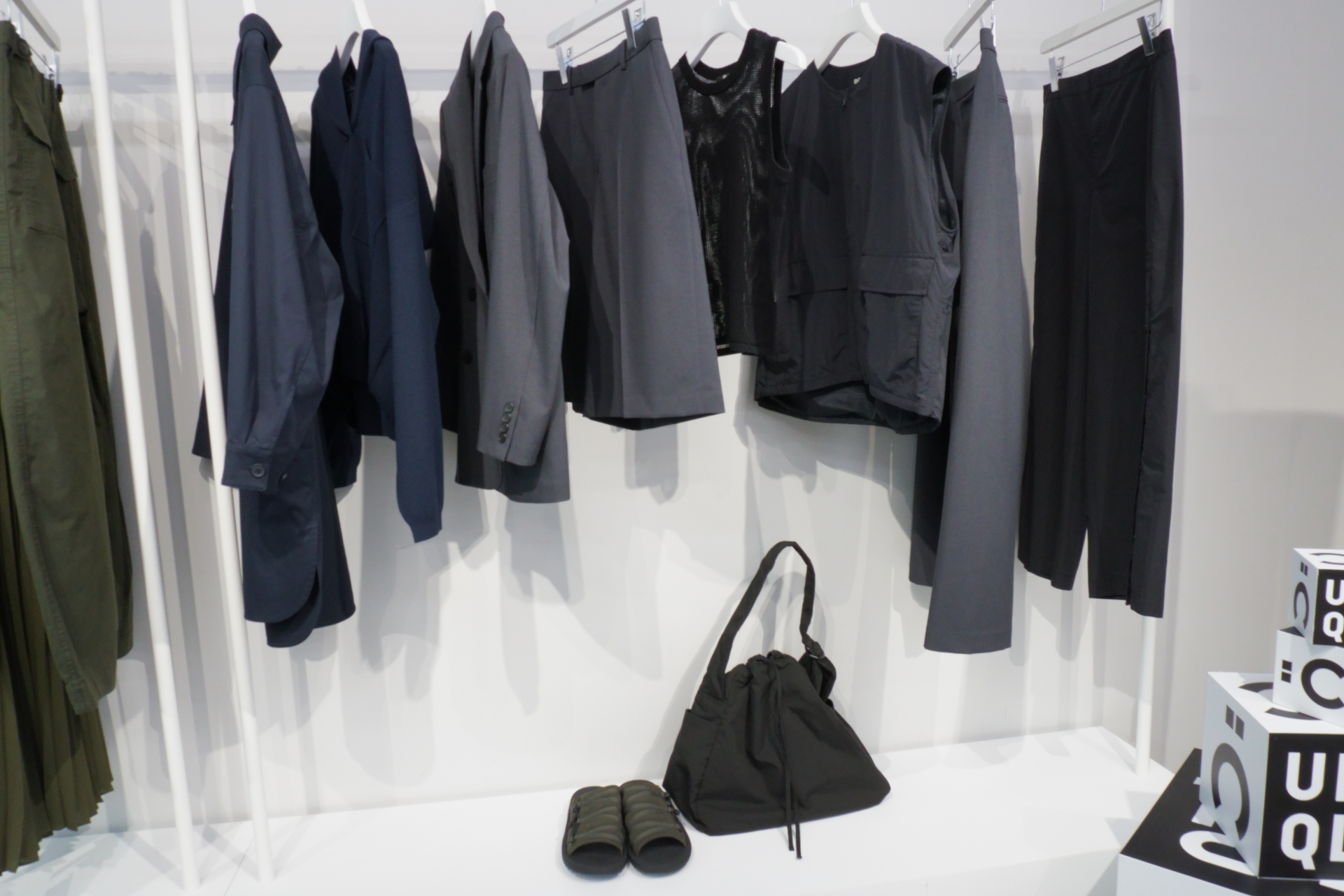 ナイロンやコットン、メッシュなどさまざまな素材を取り入れた