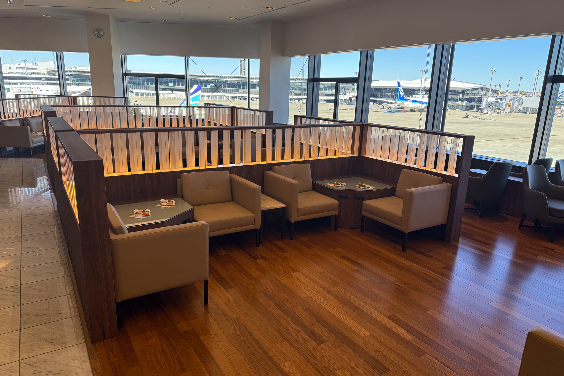 ラウンジの面積は800m<span class="em sup">2</span>。今後1500m<span class="em sup">2</span>まで拡張するという