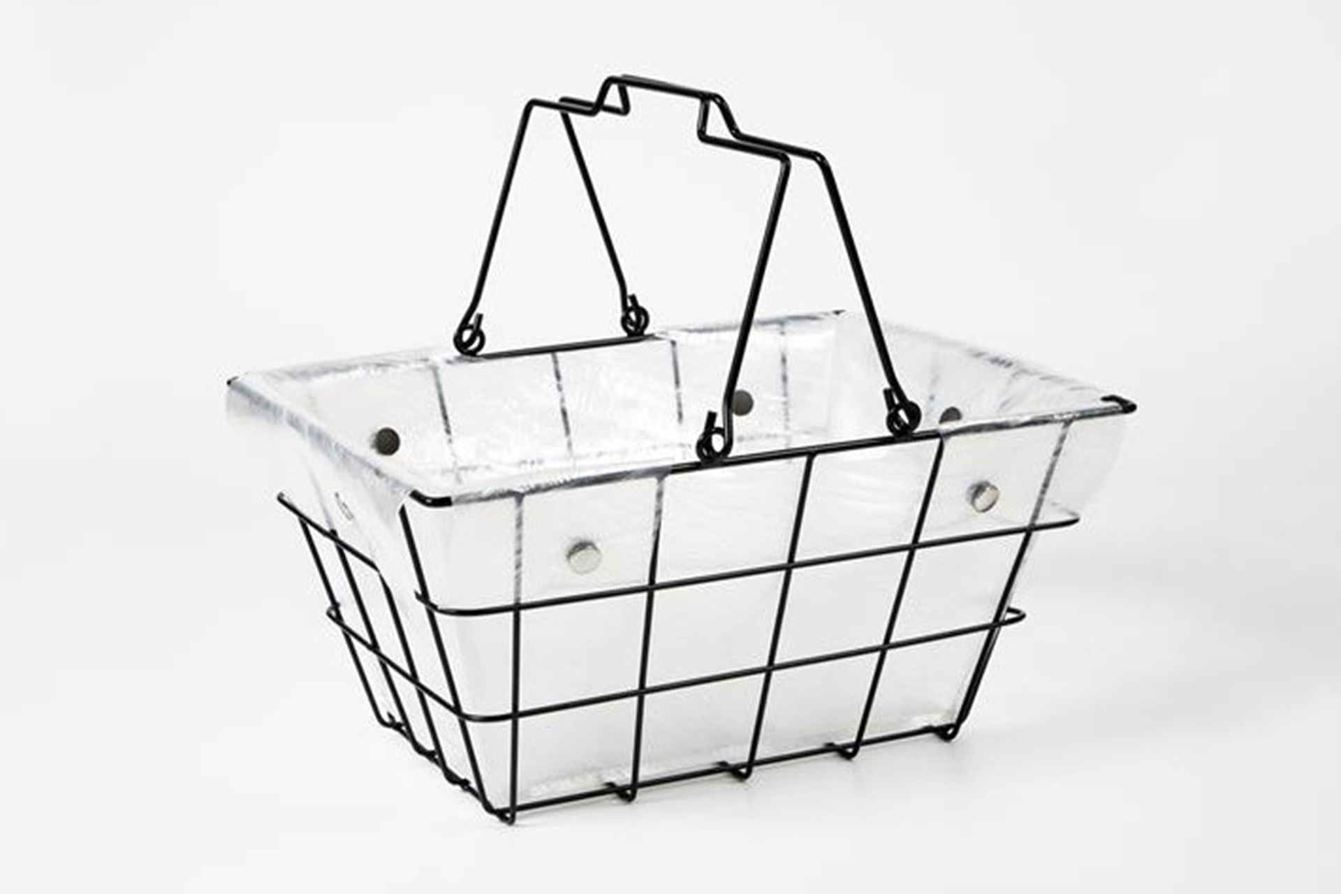 駅の忘れ物の傘をアップサイクルした買い物かご