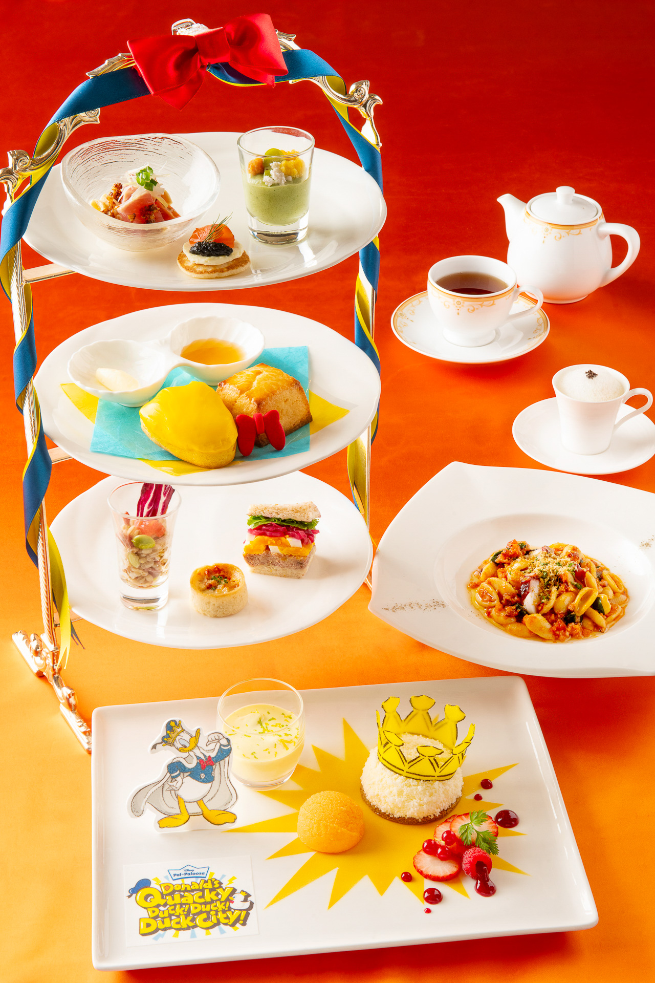 ドリーマーズ・ラウンジの「ディズニー・パルパルーザ“ドナルドのクワッキー・ダック！ダック！ダックシティ！”スペシャルセット」（8000円）※提供期間4月1日～5月15日
