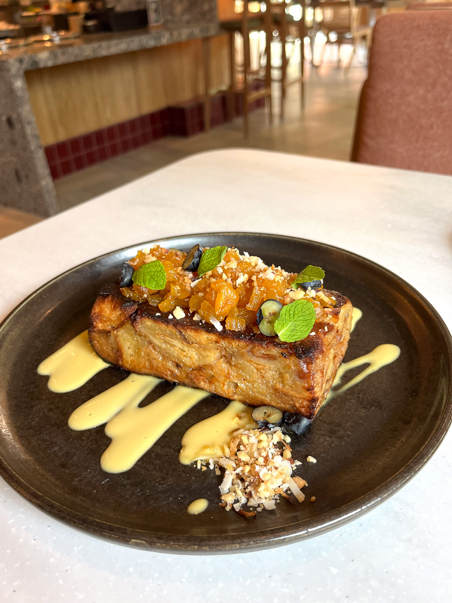 クロワッサンブレッドプディングフレンチトースト（18ドル）