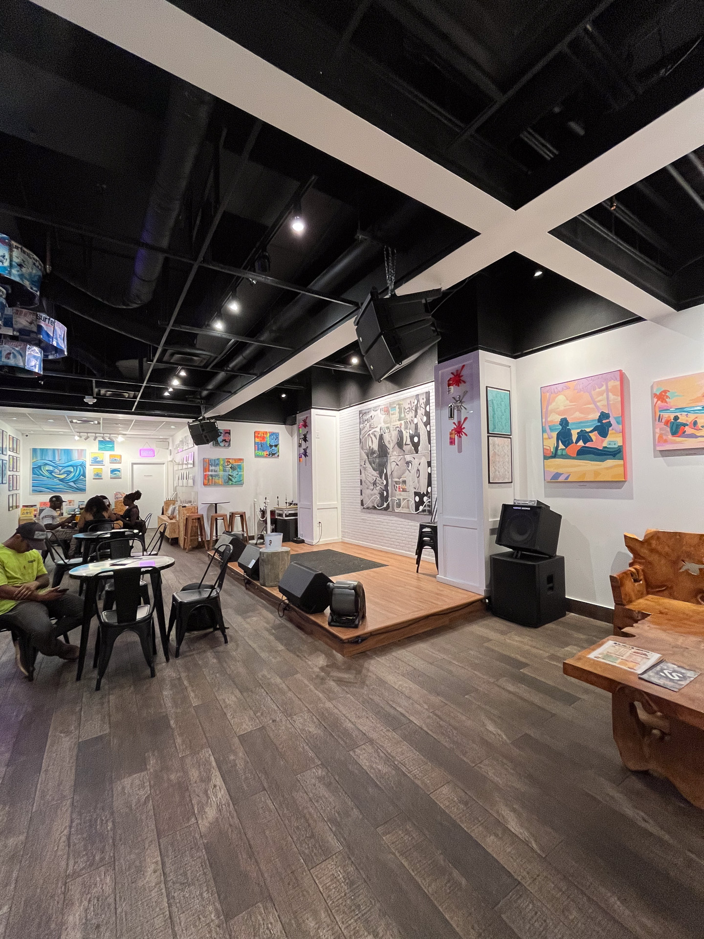 ハワイのローカルアーティストの才能を紹介する場となっている