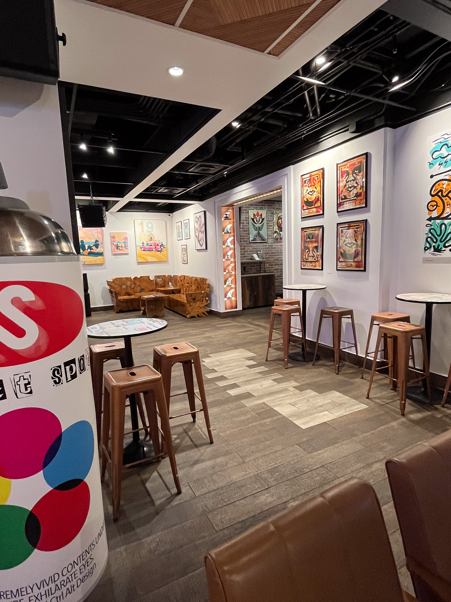 ユニークな個性が空間を埋め尽くしている店内