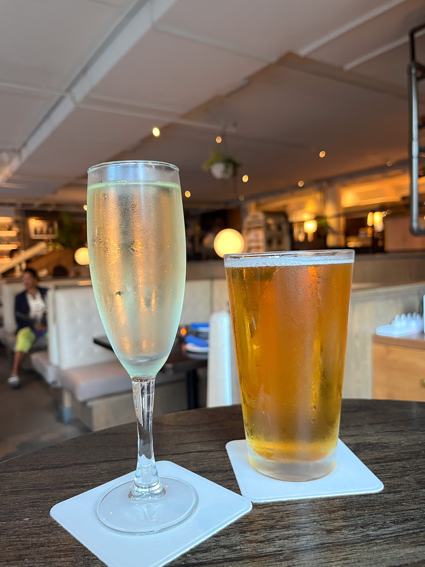 プロセッコを含むグラスワインはすべて7ドルで統一した価格設定