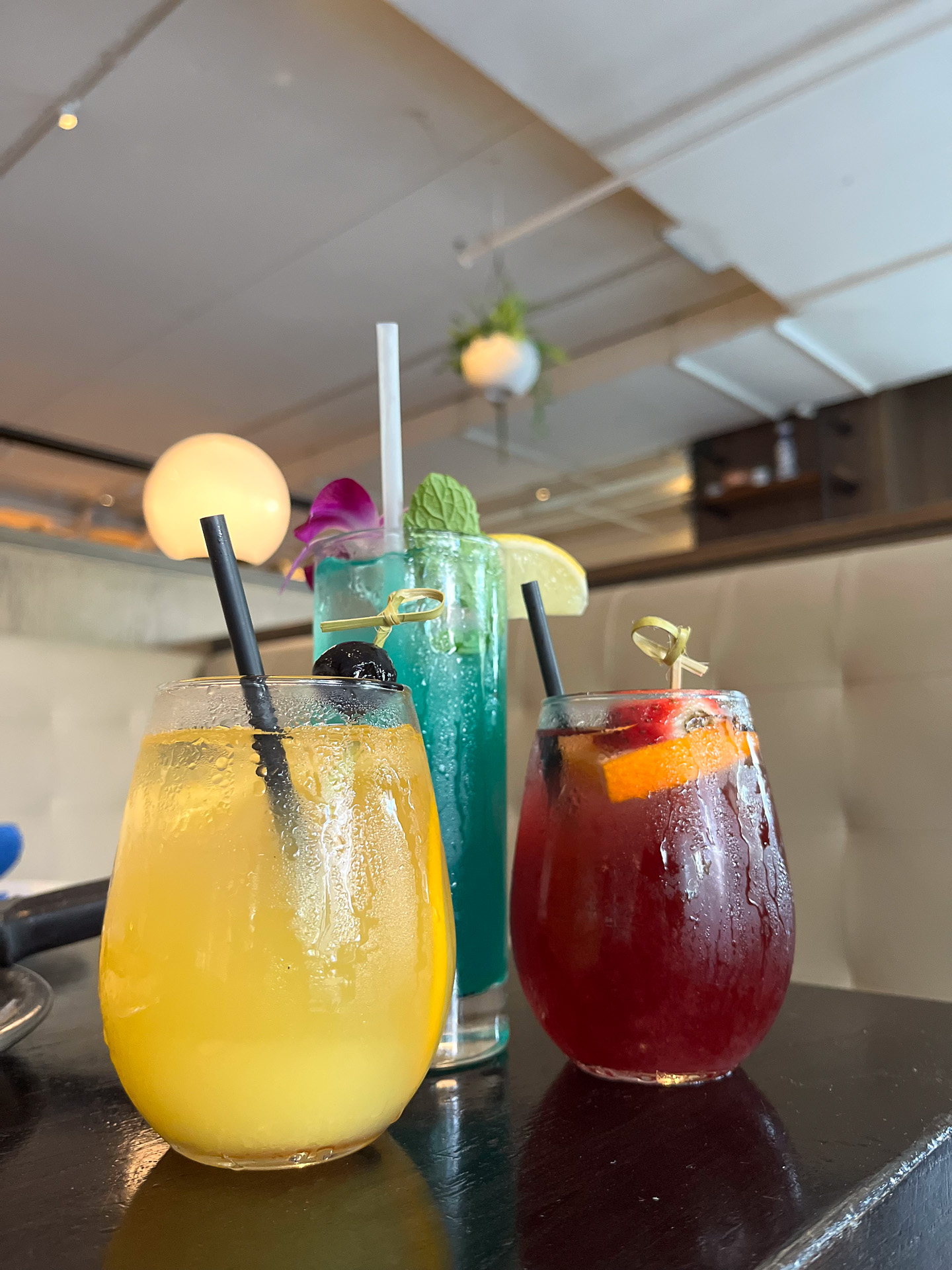 自家製サングリアは赤と白がある。どちらも甘過ぎない