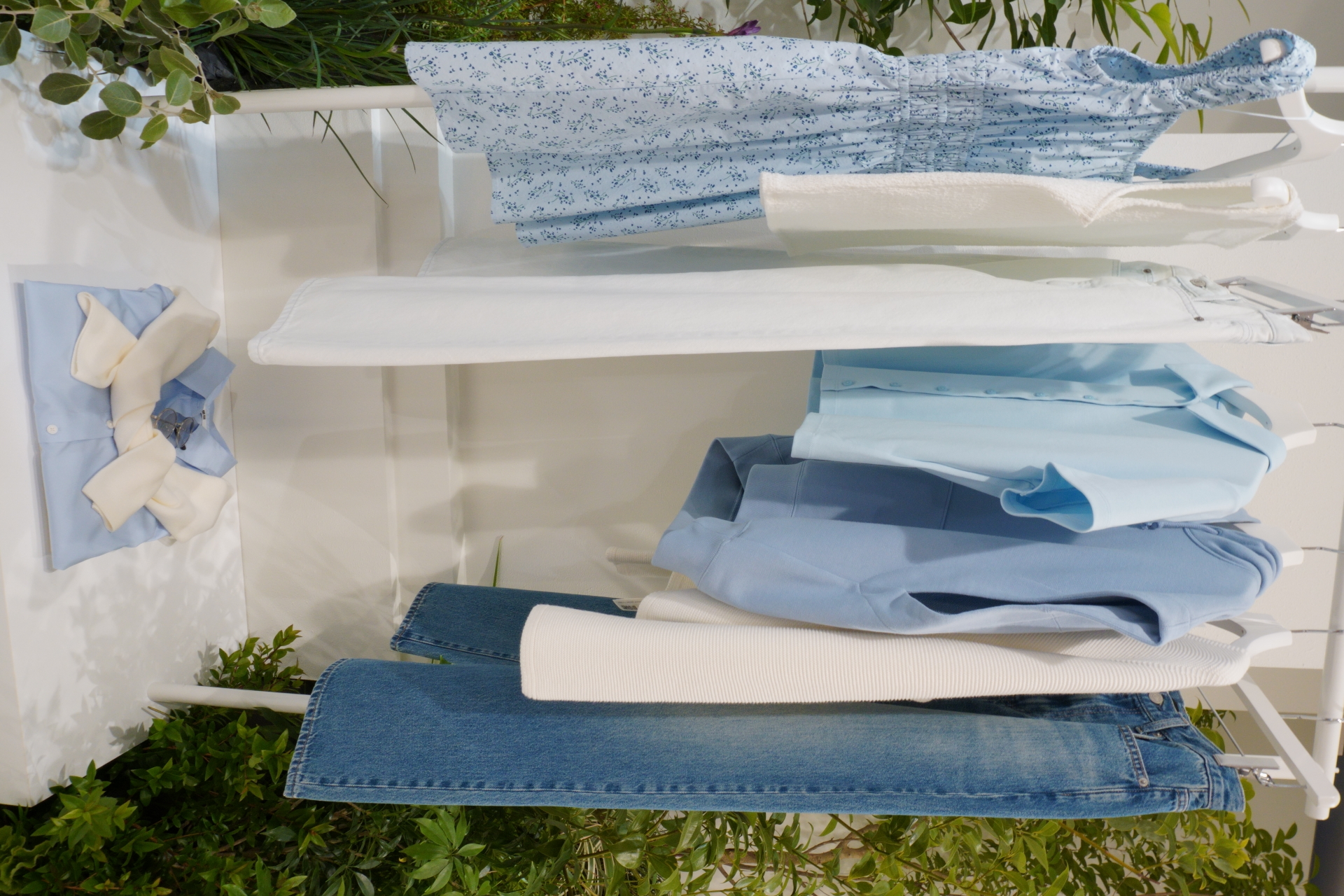 水色や黄色など春らしいカラーのアイテム