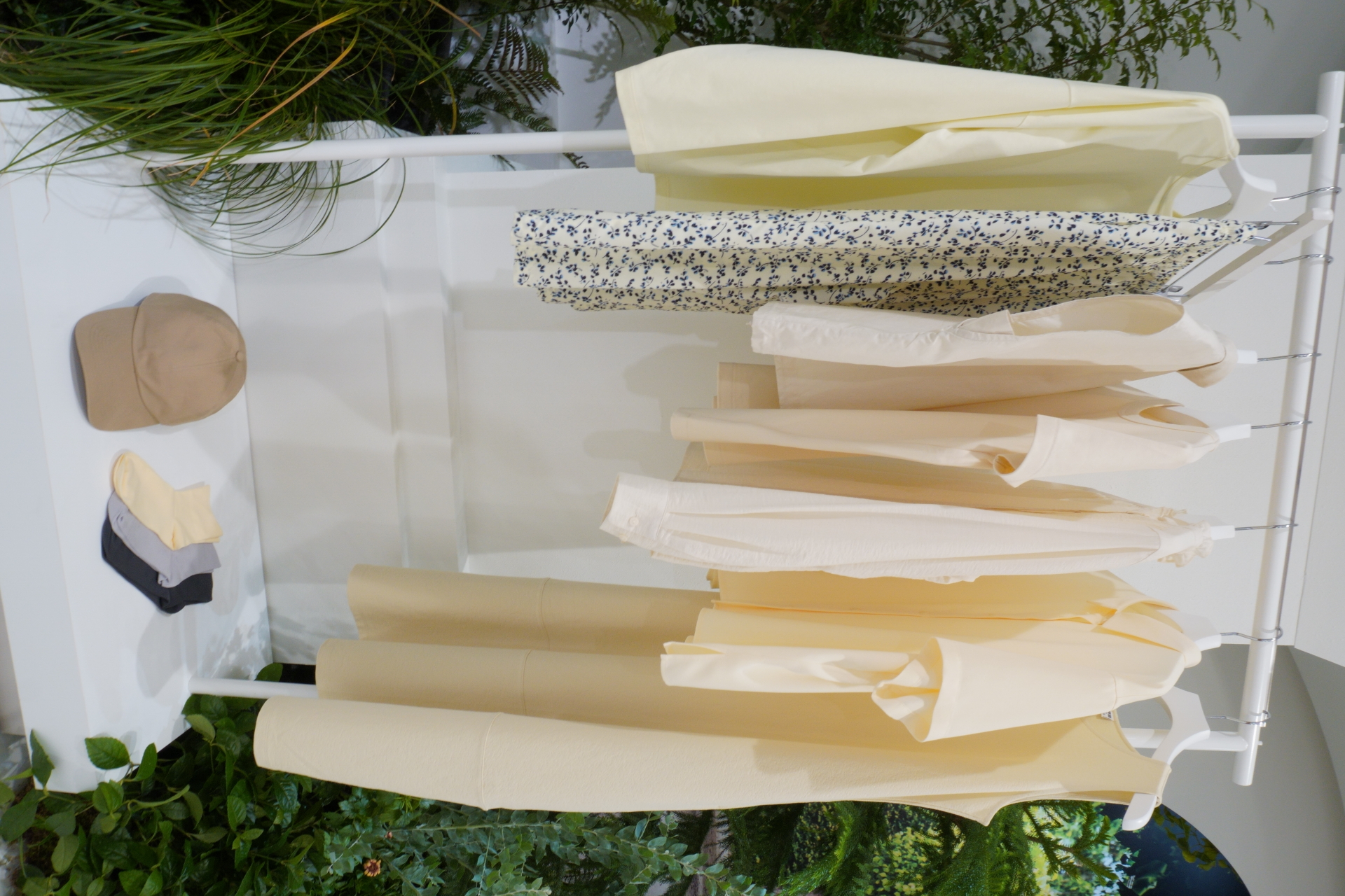 水色や黄色など春らしいカラーのアイテム