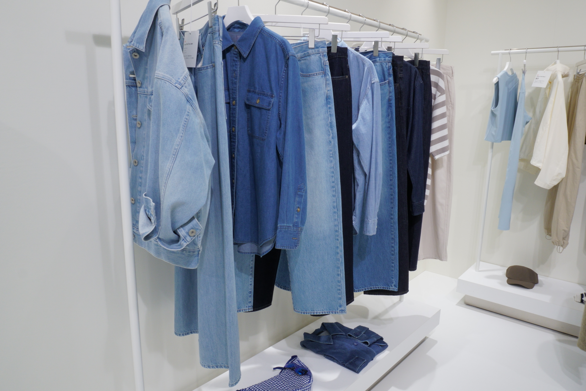 デニムジャケットやジーンズも引き続き人気とのこと