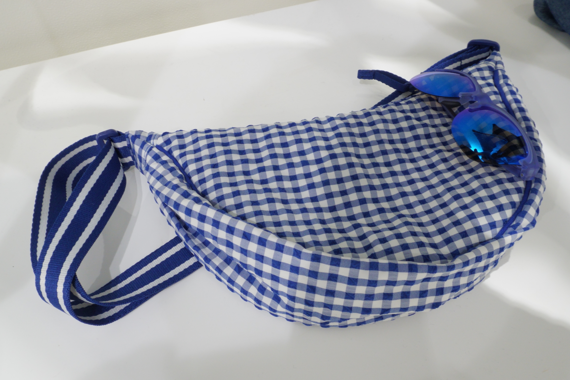 海外でも話題となったラウンドショルダーバッグ。今季はギンガムチェック柄が登場