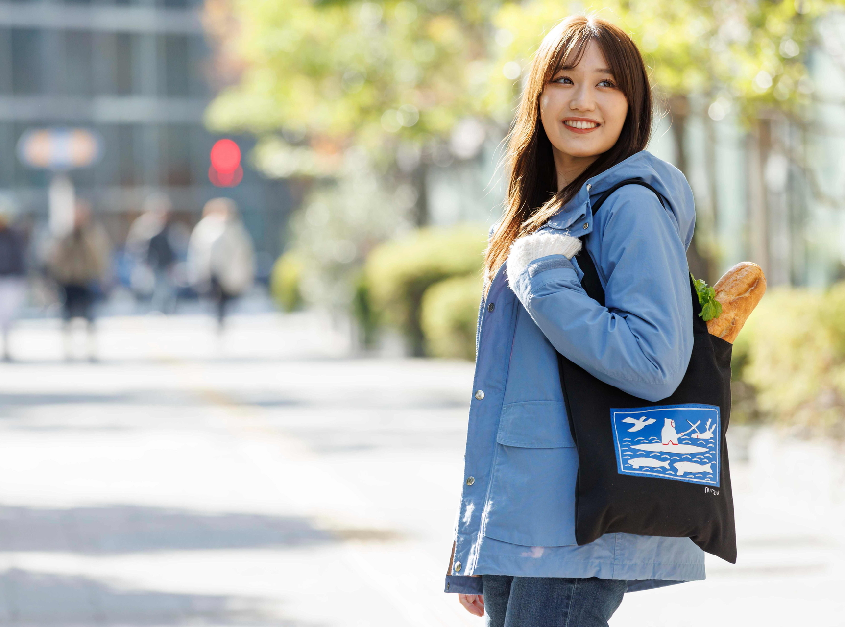 持ち手が長く肩掛けしやすい
