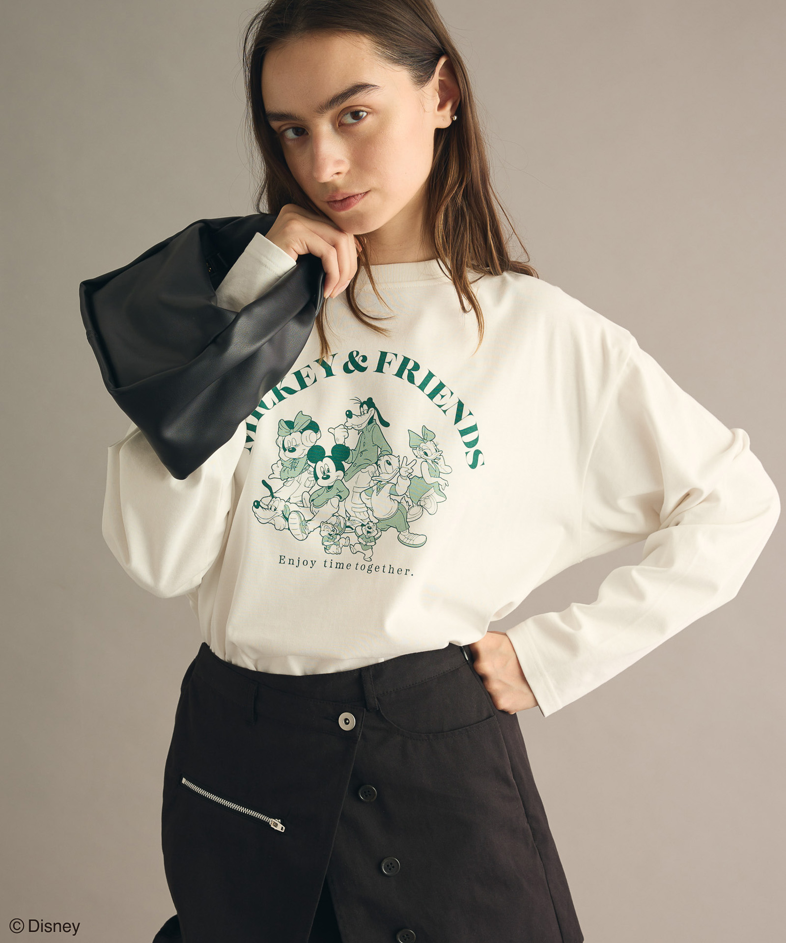 「フロントプリントTシャツ」（4990円）