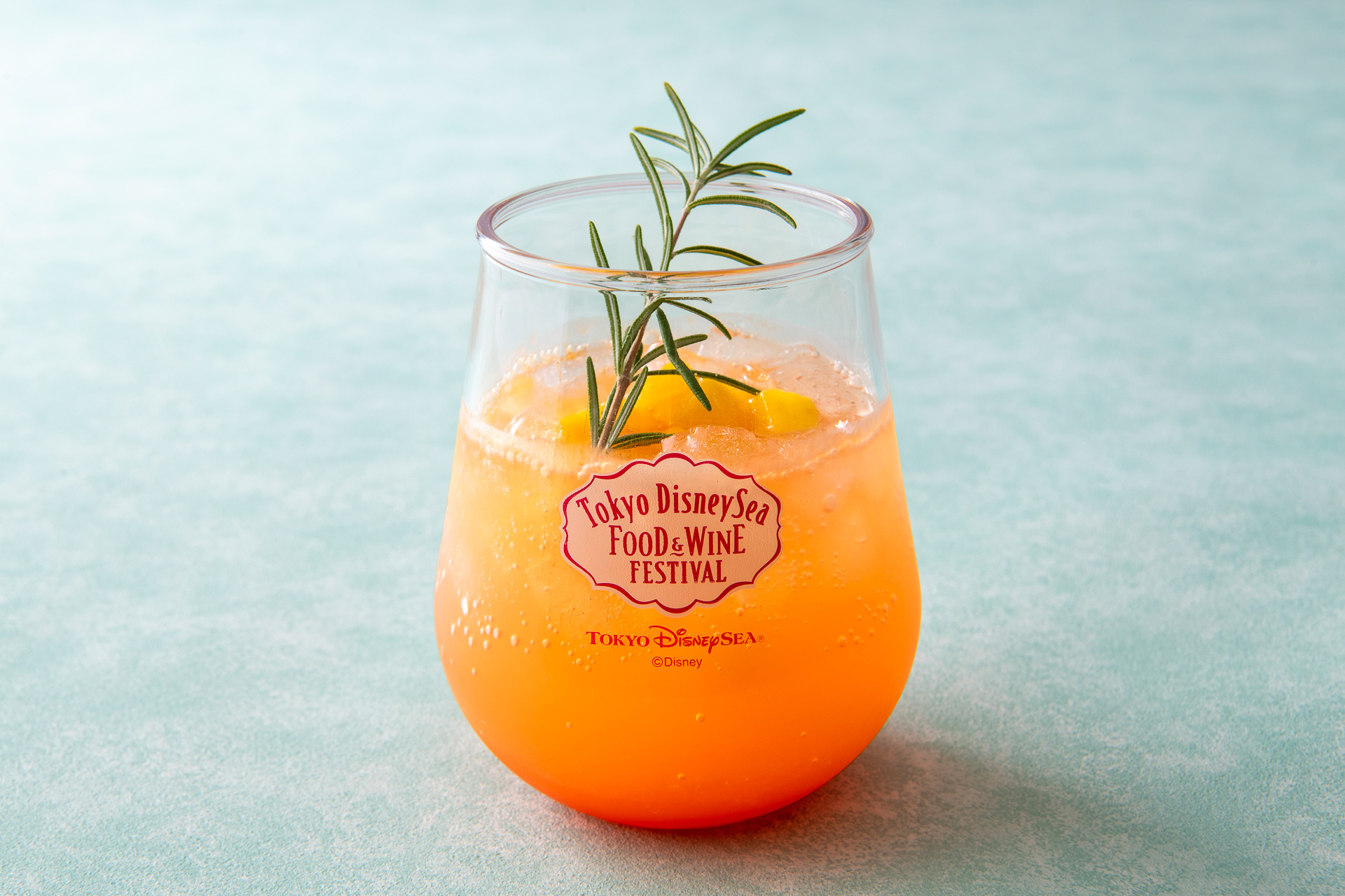 「ユカタン・ベースキャンプ・グリル」の「スパークリングカクテル（ピスコ＆トロピカルフルーツシロップ）」（880円）