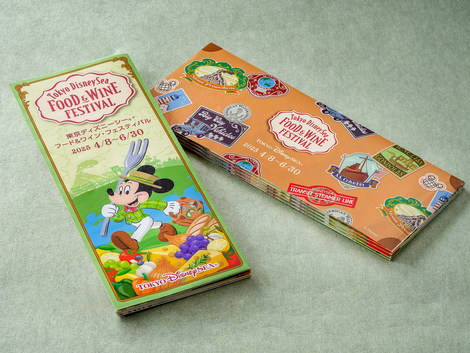 リーフレットとにらめっこし。次行く場所を考えるのは至福のひとときだ