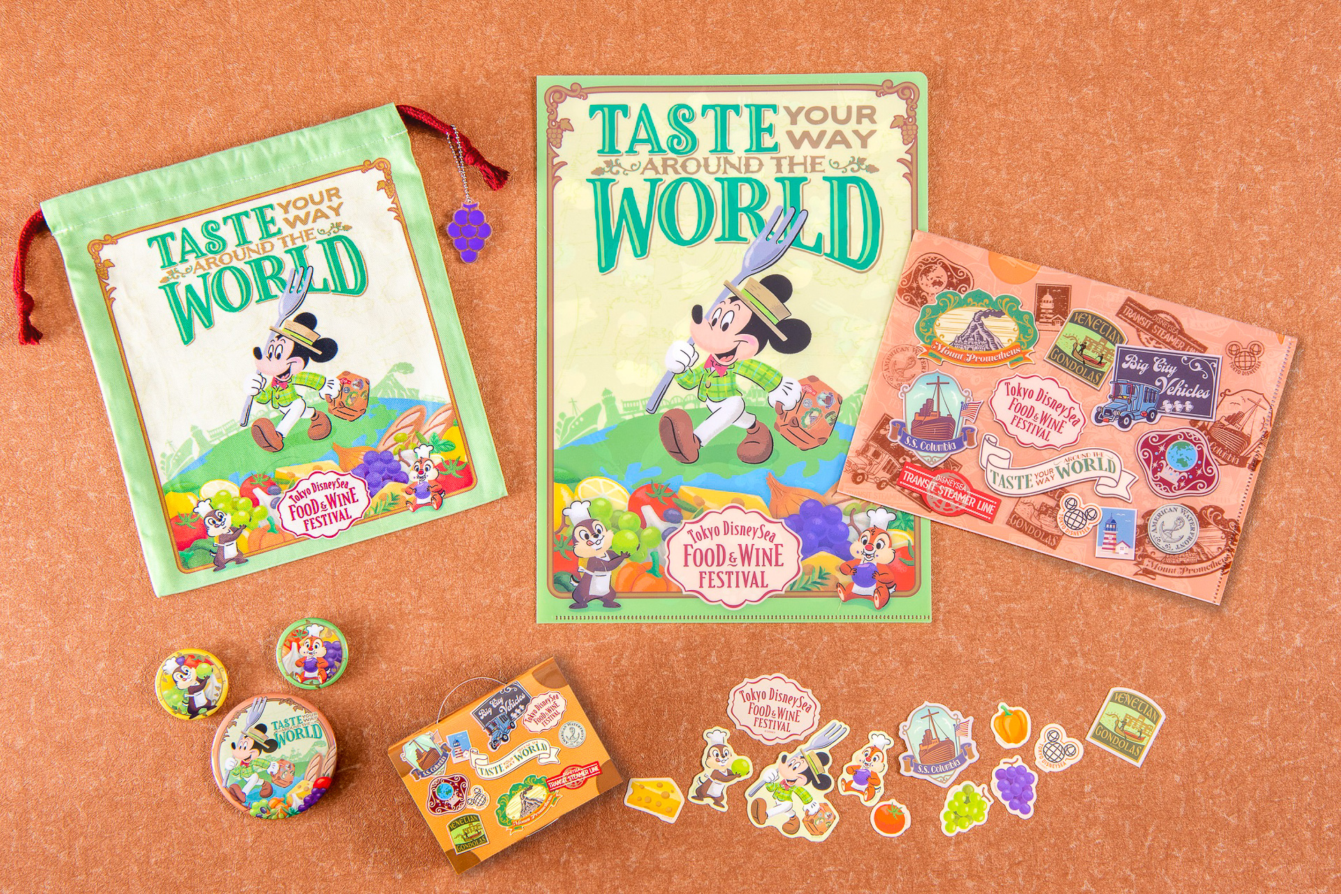 春のカラーをまとったロゴ入りのスペシャルグッズも販売する