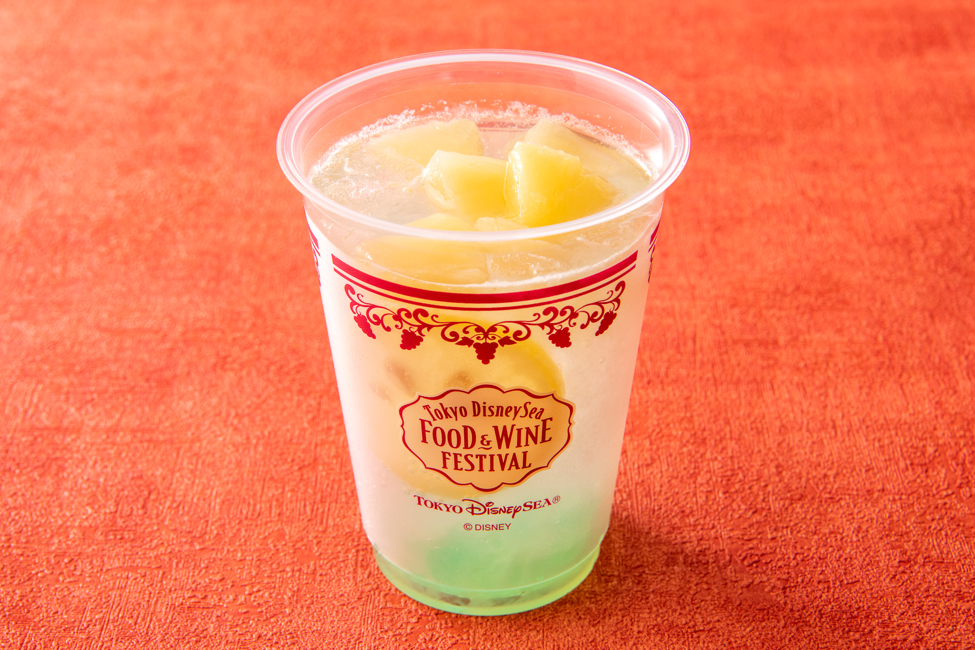 「ドックサイドダイナー」の「スパークリングカクテル（ウォッカ＆パイナップル）」（780円）