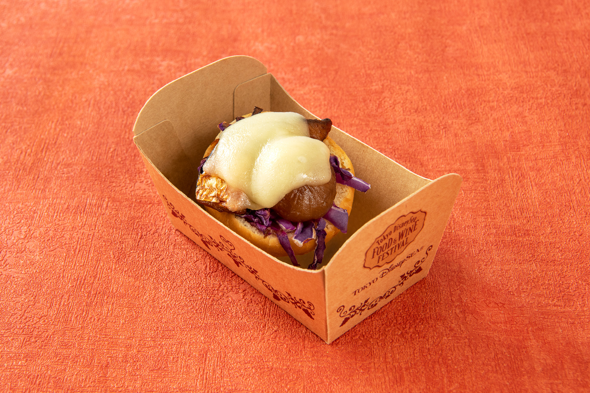 「バーナクル・ビルズ」の「サバとチーズのベイクドオープンサンド」（700円）