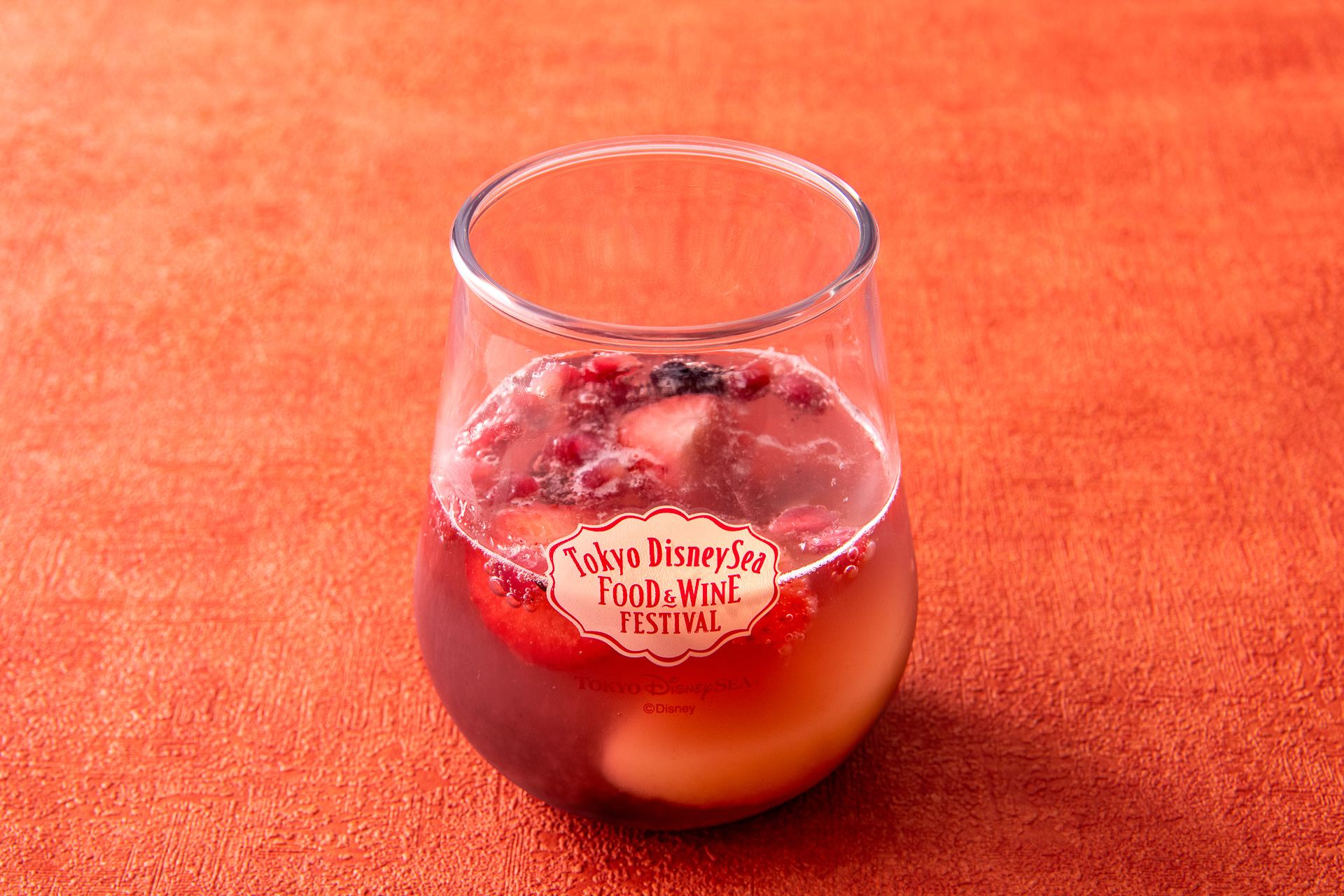 「ハドソンリバー・ハーベスト」の「ウイスキーカクテル（ピーチ＆バタフライピー）」（880円）