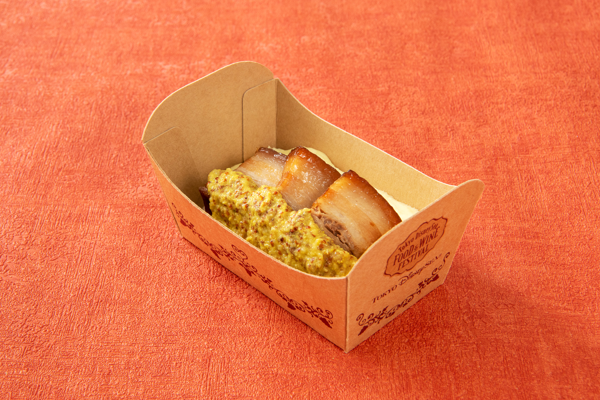 「レストラン櫻 テラス席」の「豚角煮のアップルマスタードソース」（650円）