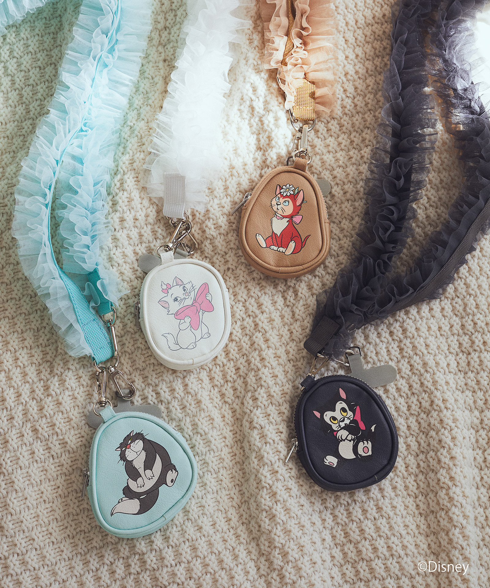 「チュールフリルスマホショルダー」（3499円）