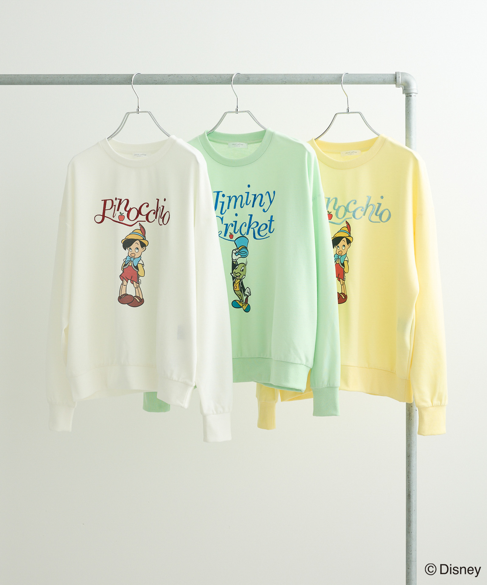 「刺繍ミニ裏毛プルオーバー」（各4990円）