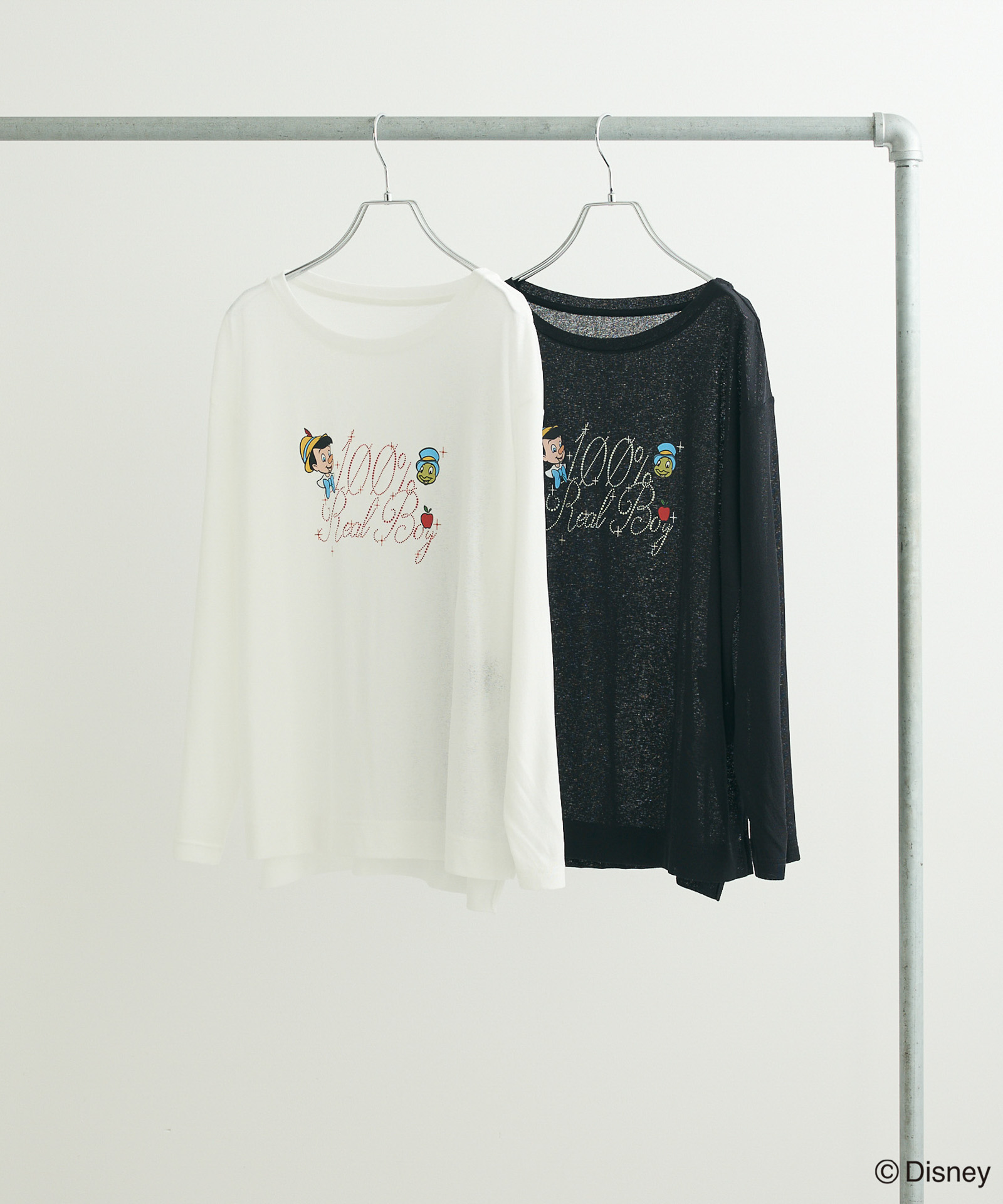 「ラメロゴシアーTシャツ」（各3990円）