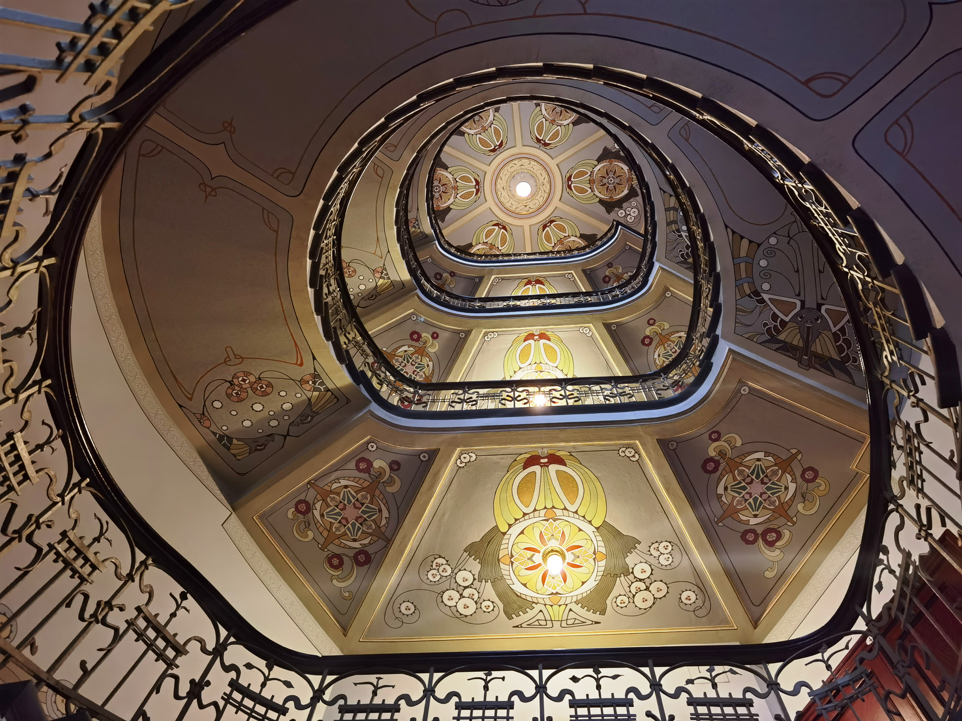 ため息が出るほど美しいらせん階段