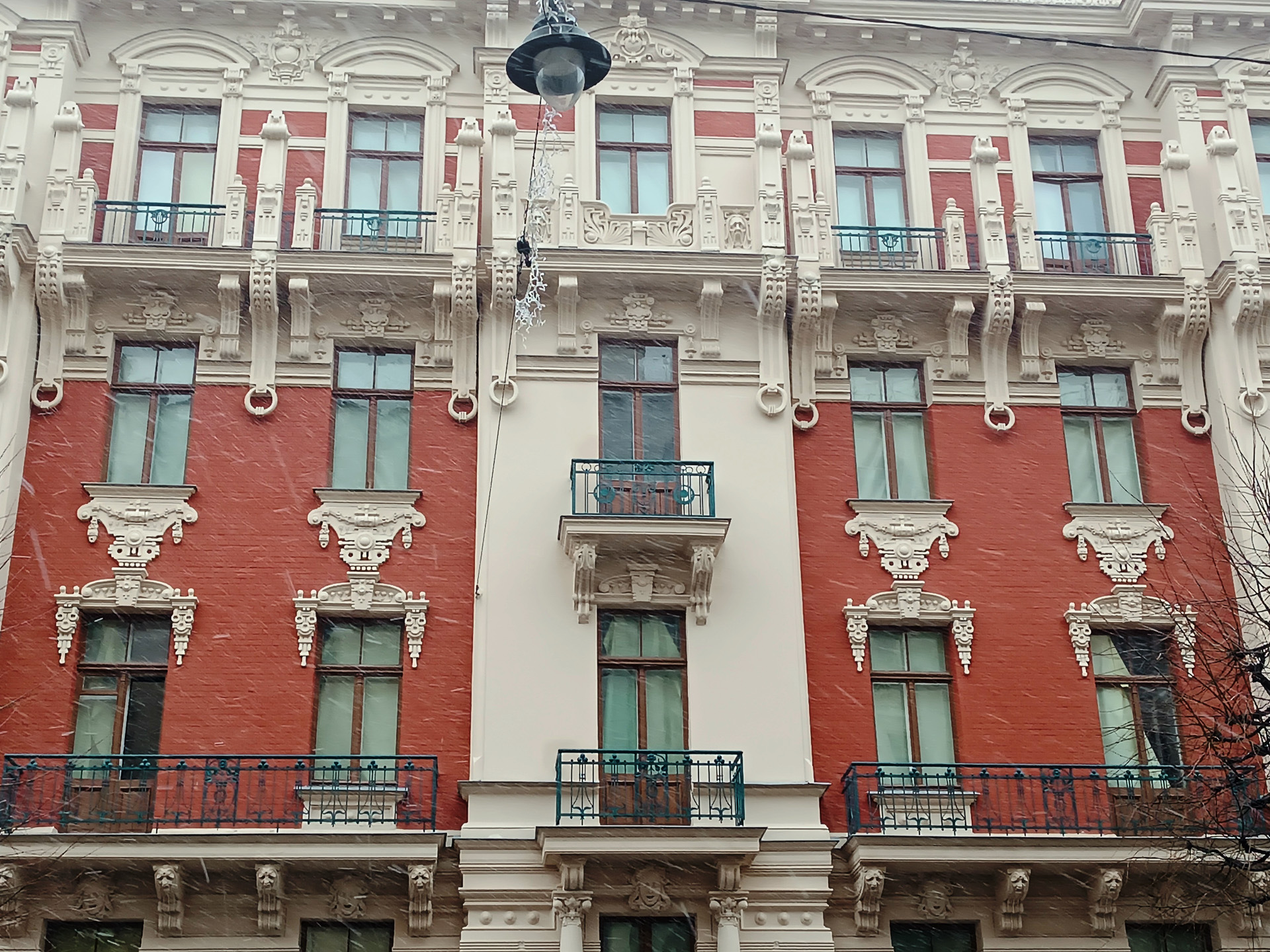 見ていて飽きないアールヌーボー建築群