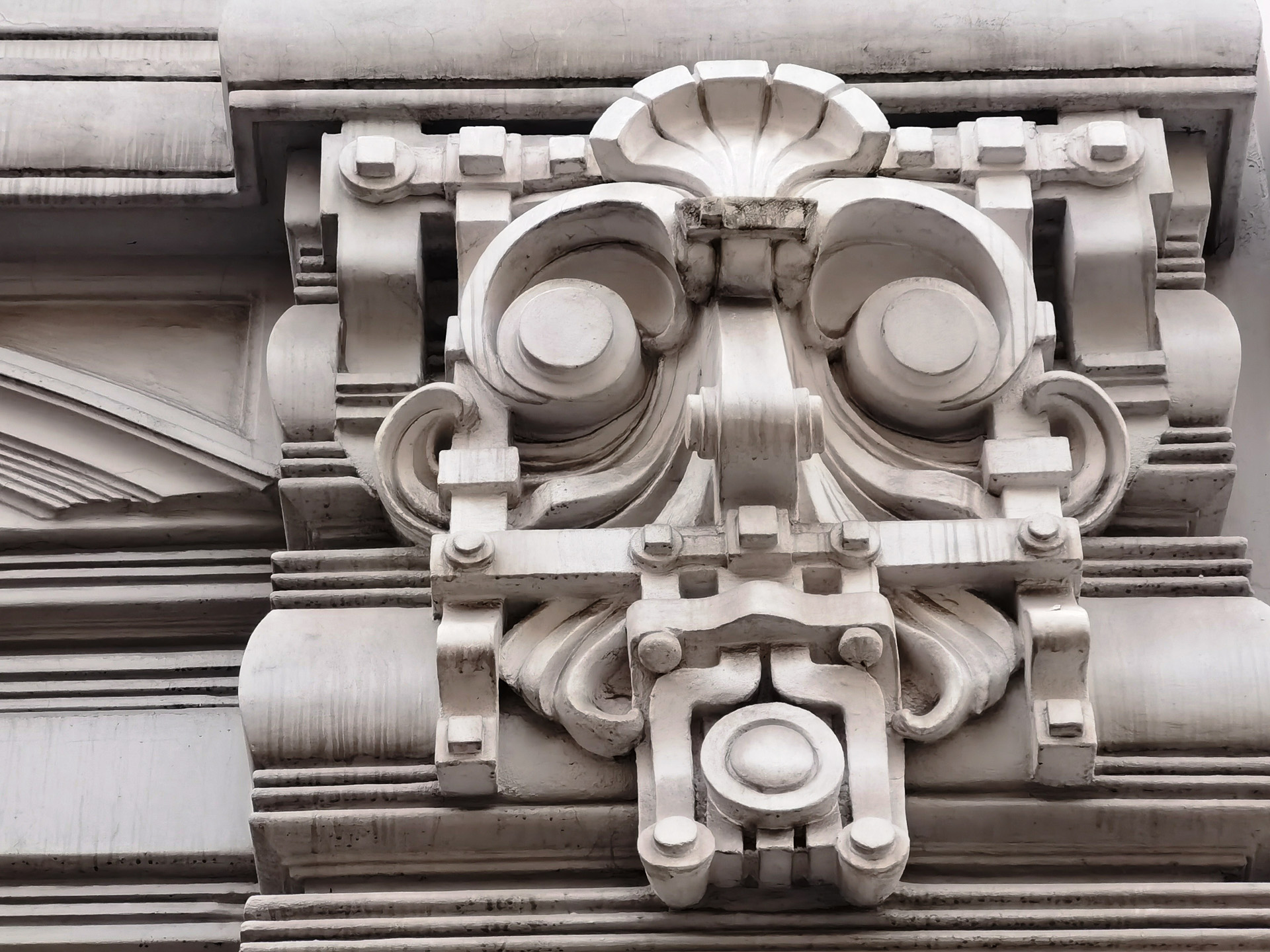 見ていて飽きないアールヌーボー建築群