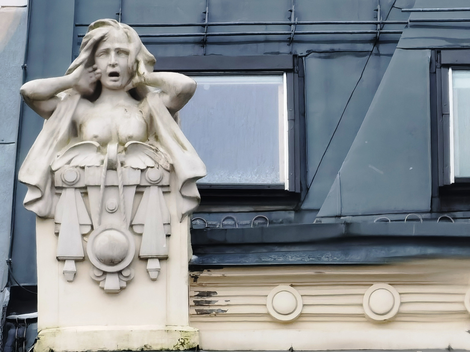 見ていて飽きないアールヌーボー建築群