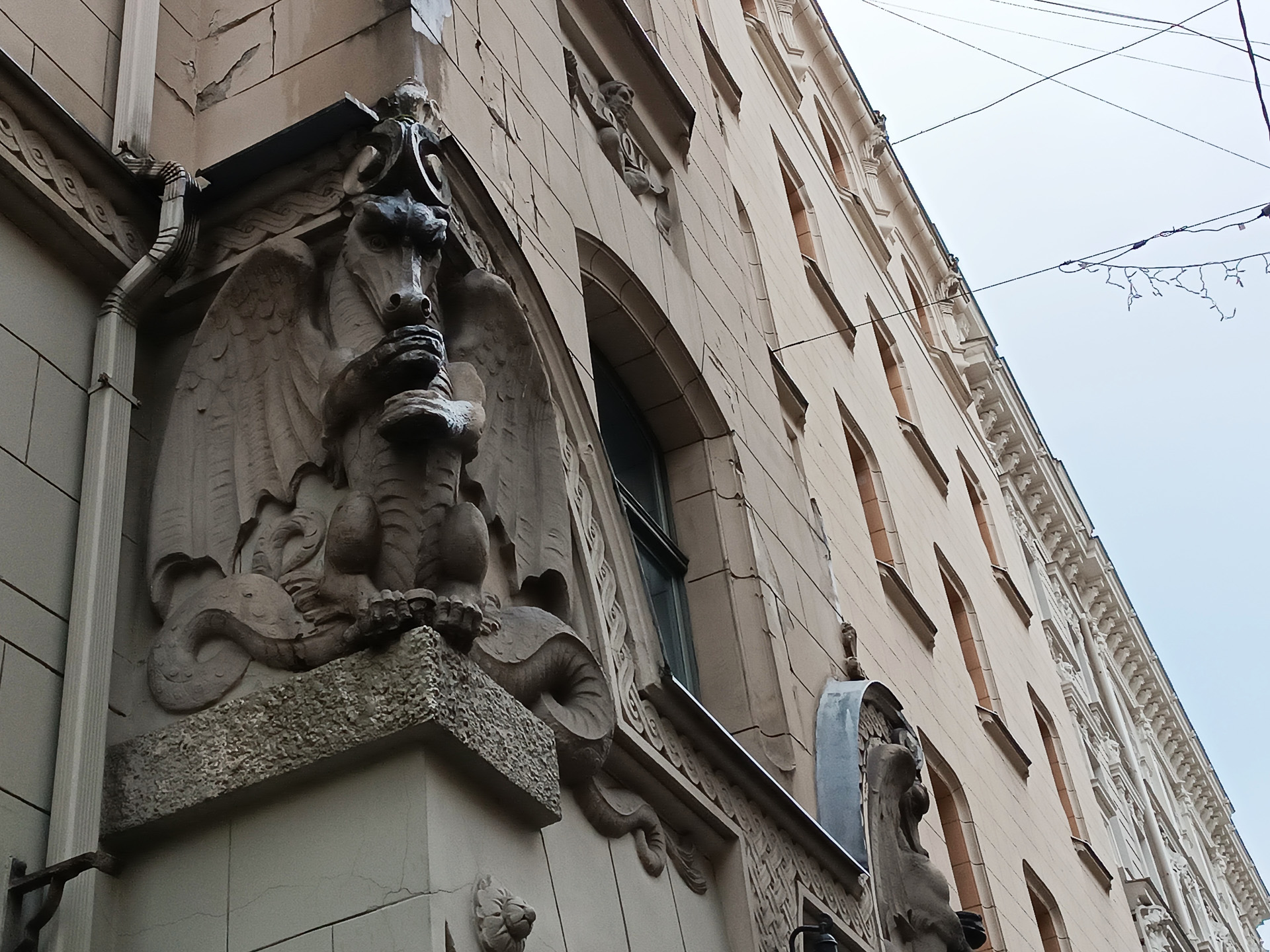 見ていて飽きないアールヌーボー建築群