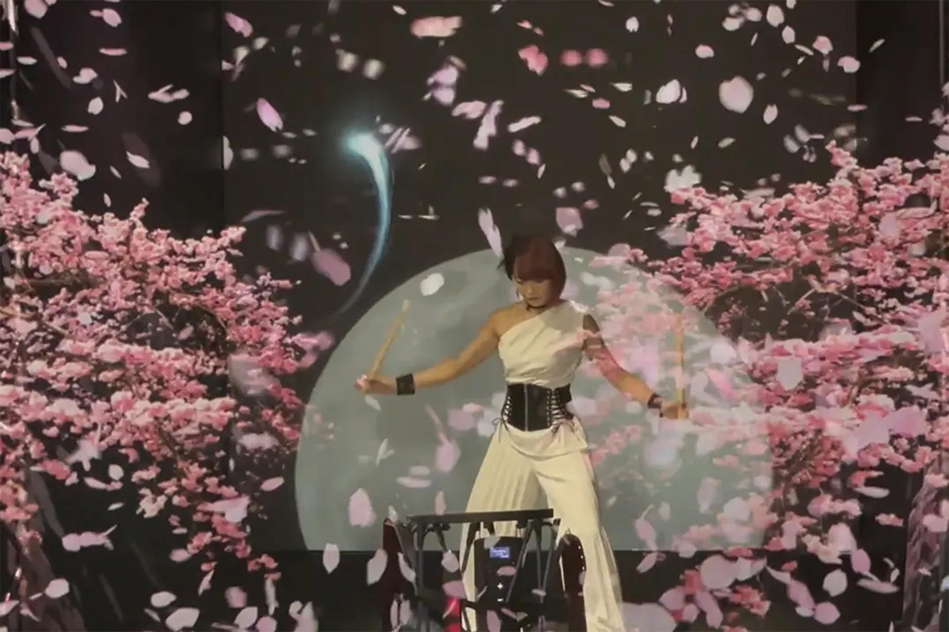 和太鼓演奏とプロジェクションマッピングの演出