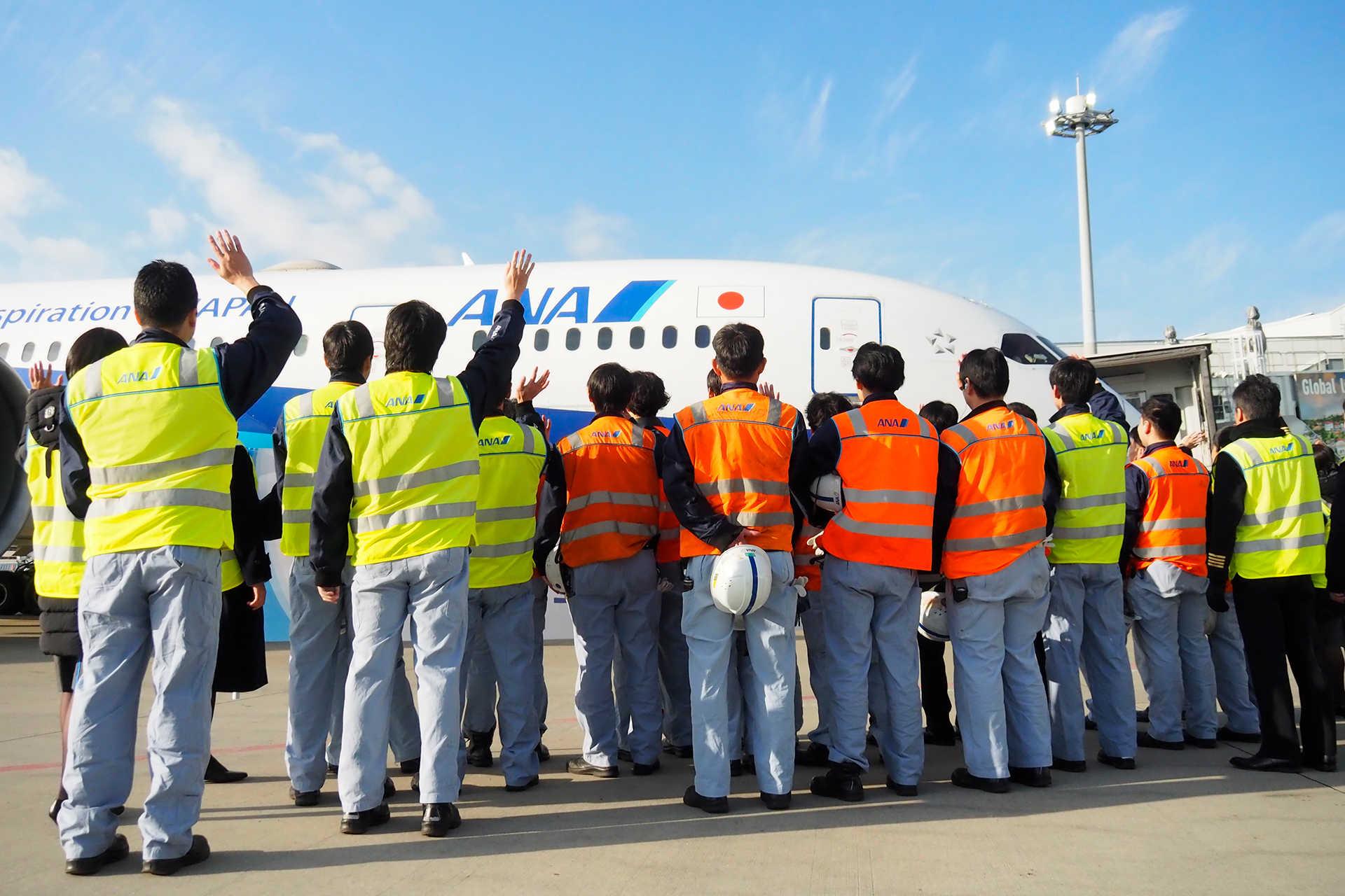 NH219便の初便はイスタンブールへ向けて08時09分に出発、8時25分に離陸した